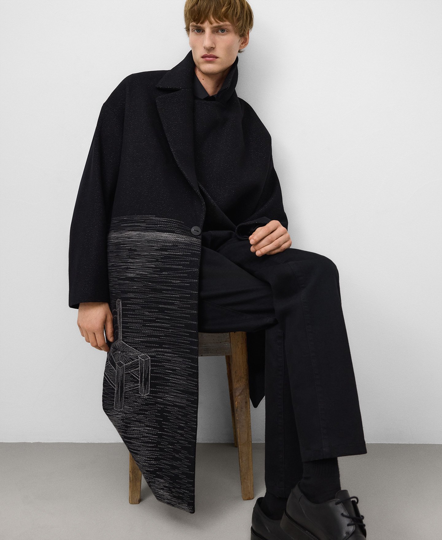 Abrigo sastre oversize bordado hombre image number 0