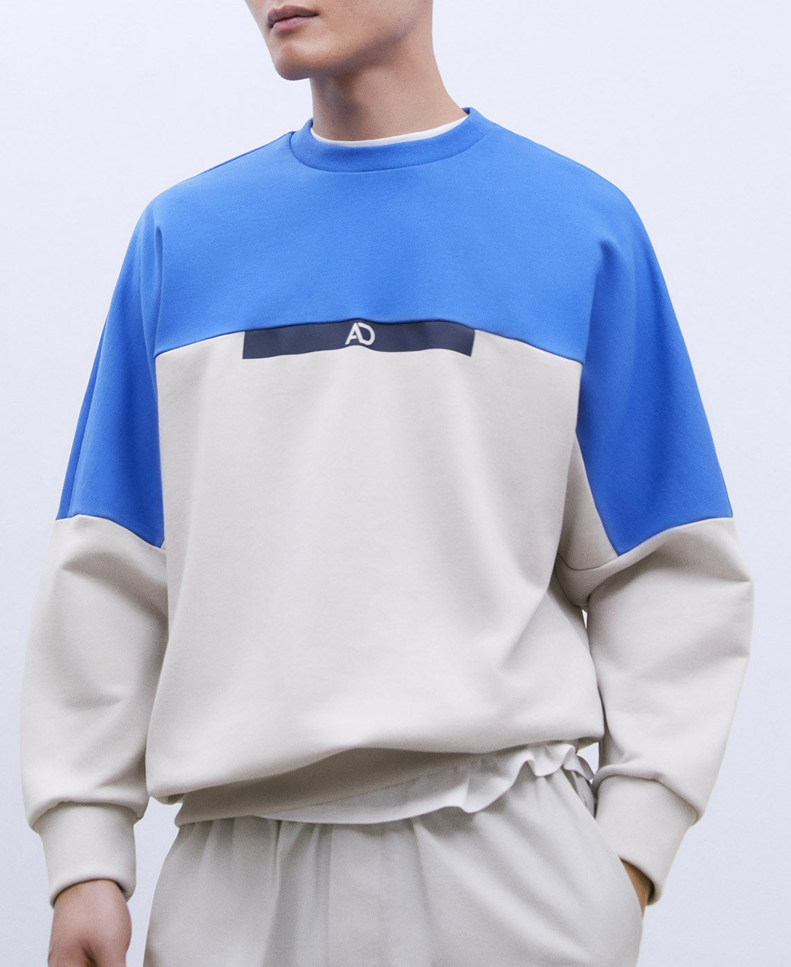 Sweat oversize en coton bicolore image number 0