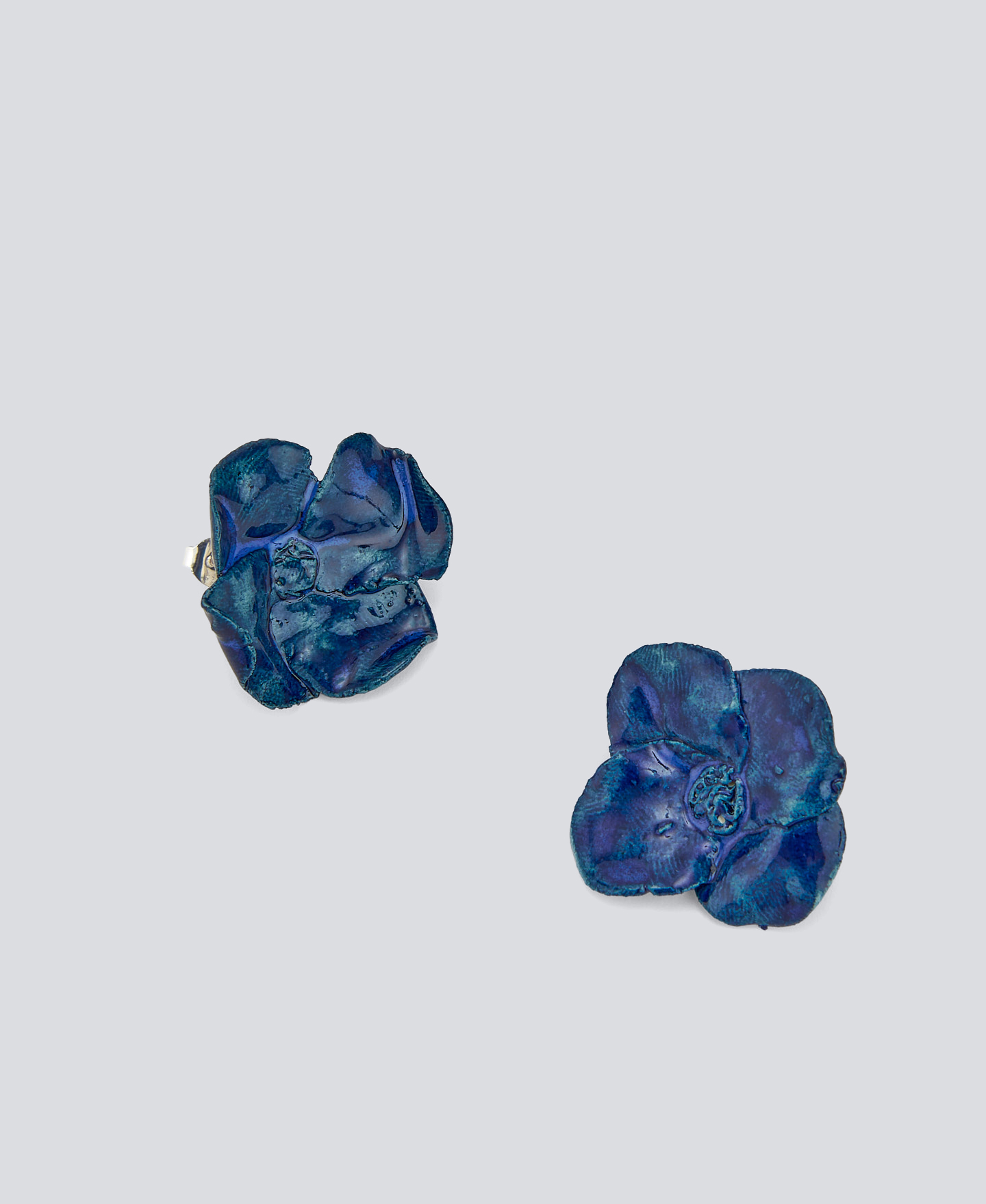 Little Peixe Nero earrings image number 1