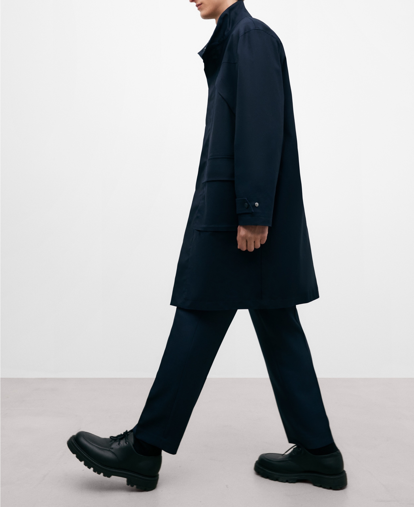 Parka larga con cuello mao azul image number 4