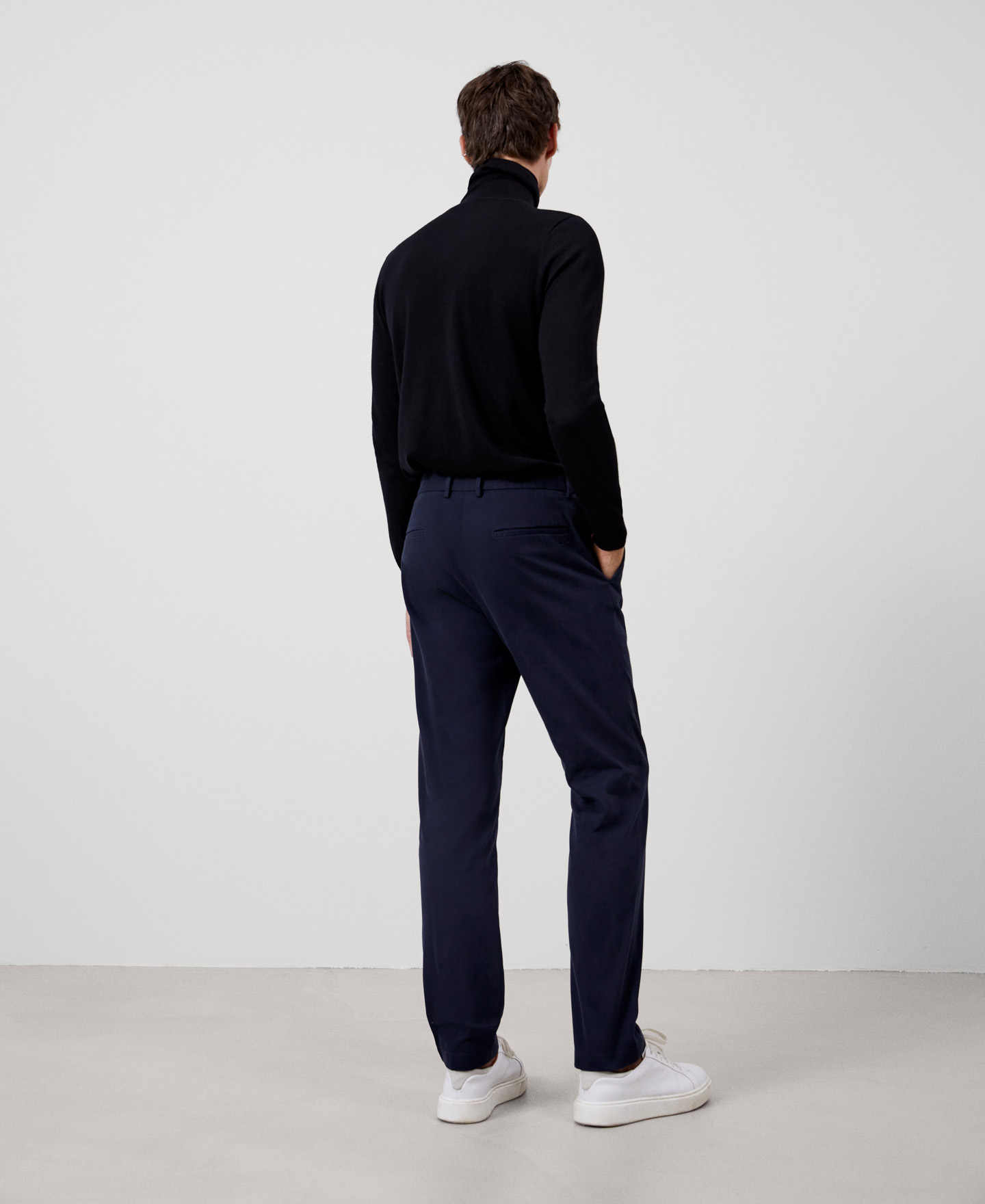 Pantalón chino en algodón elástico image number 2