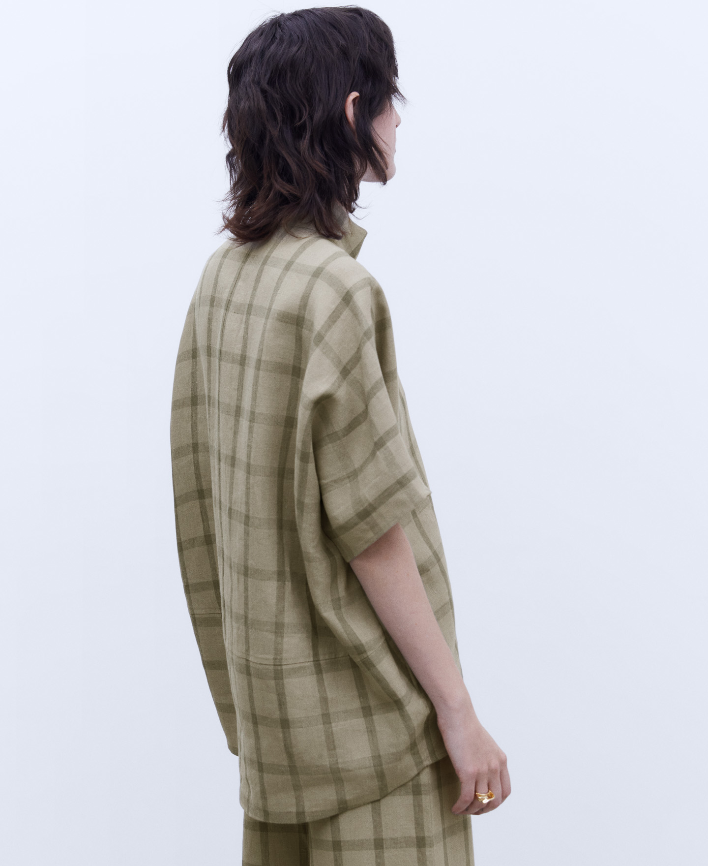 Blusa oversize en lino image number 2