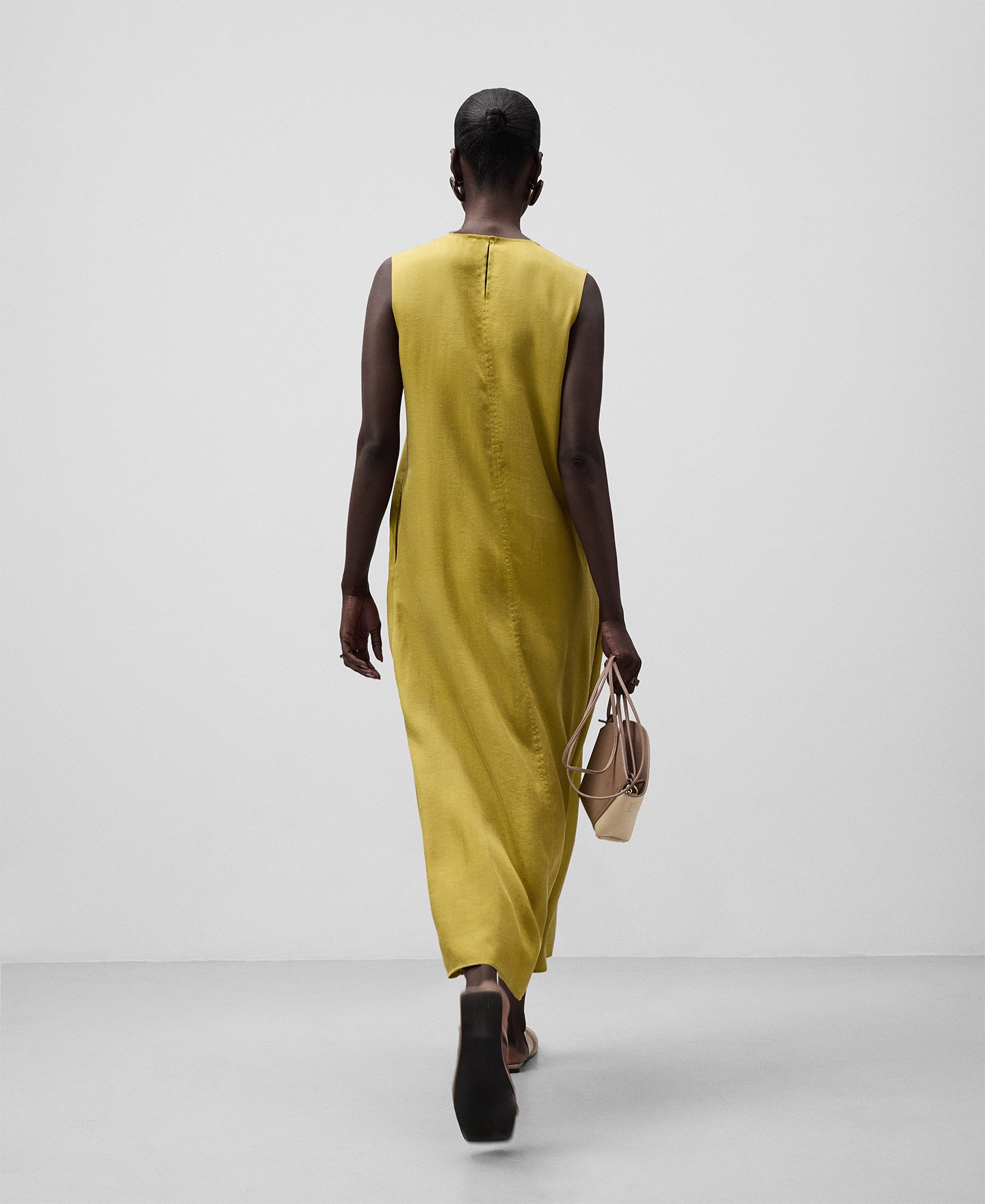 V-neckline long dress woman image number 2