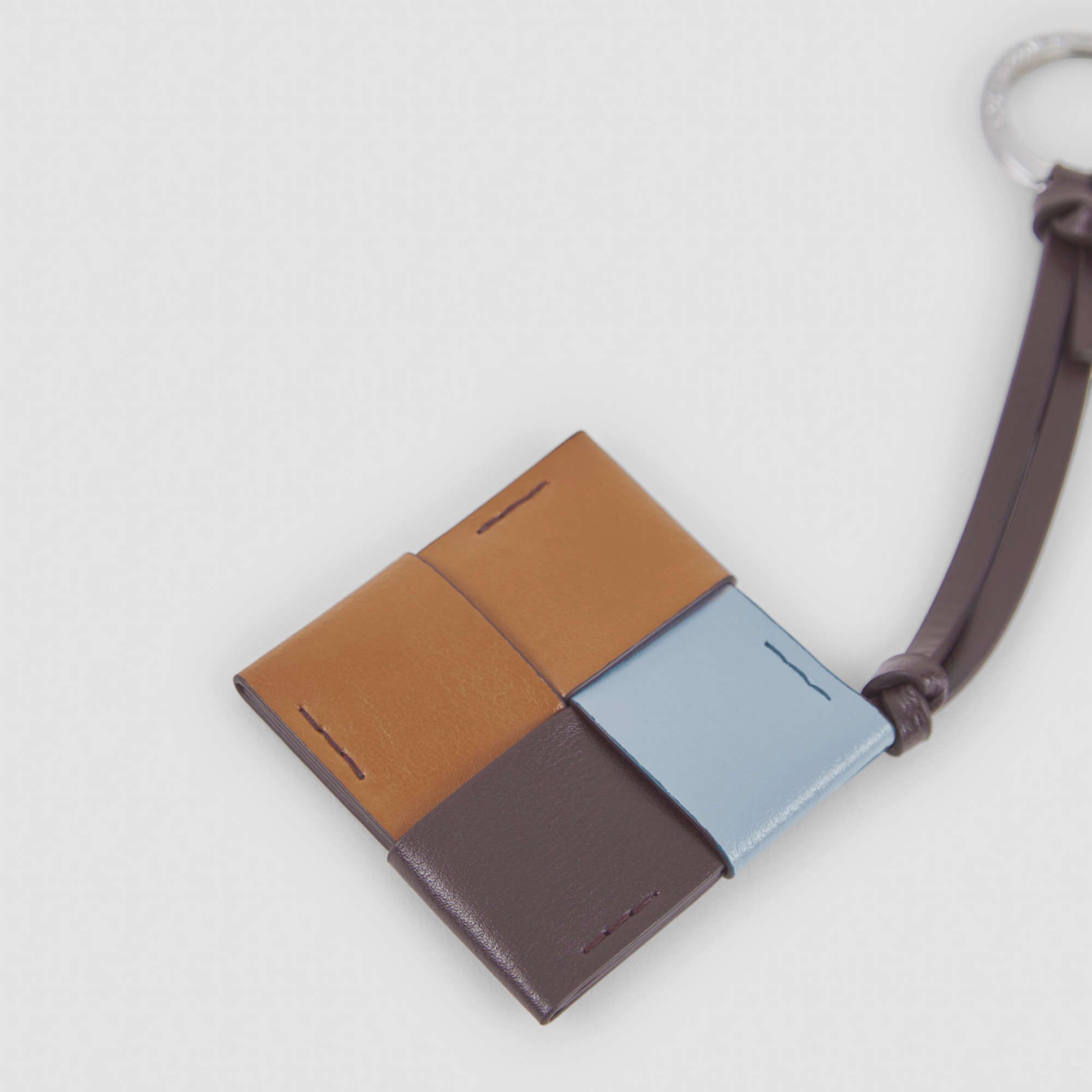 Vachetta leather keyring braided motive image number 1