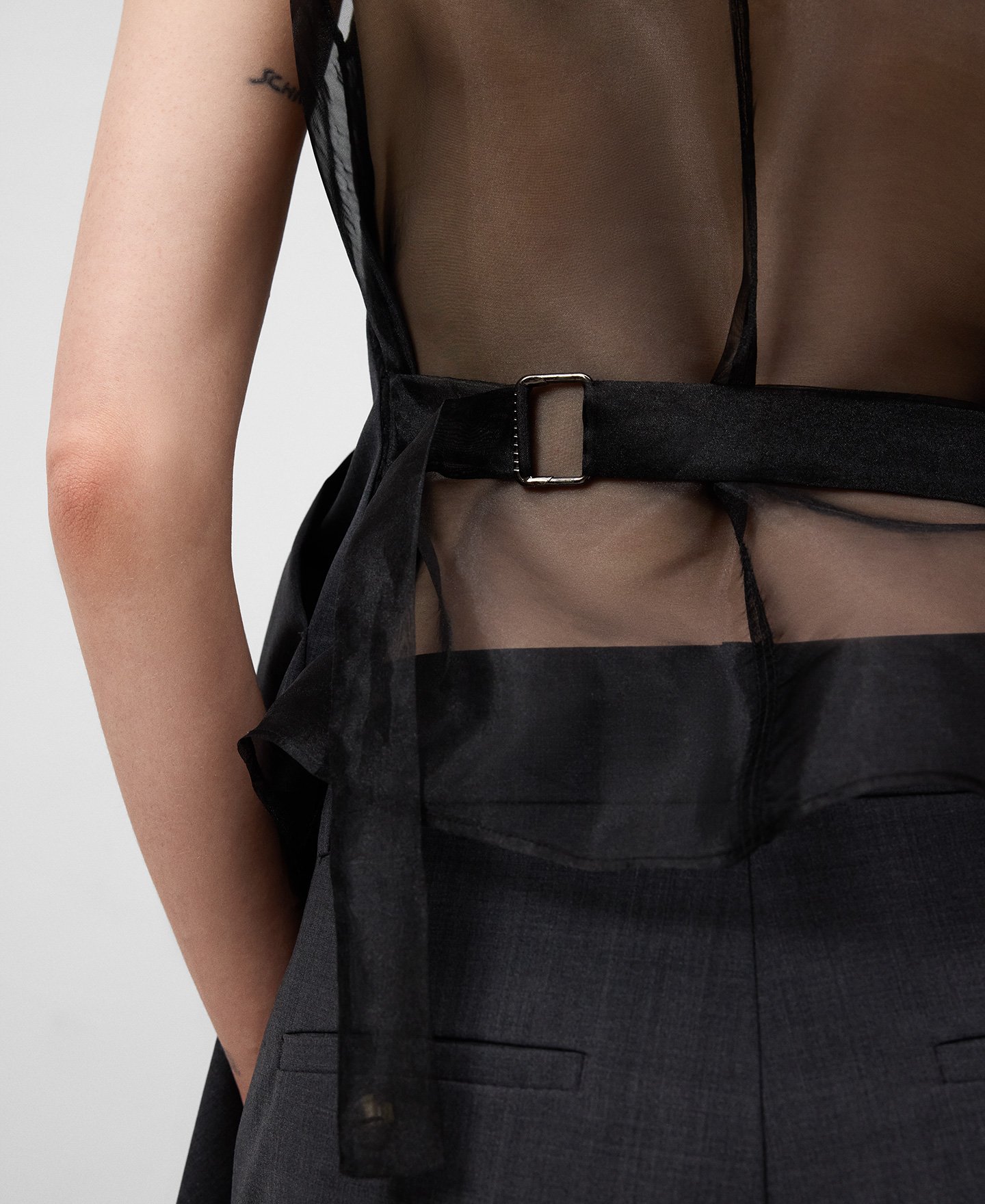 Top organza pieza superpuesta mujer image number 3