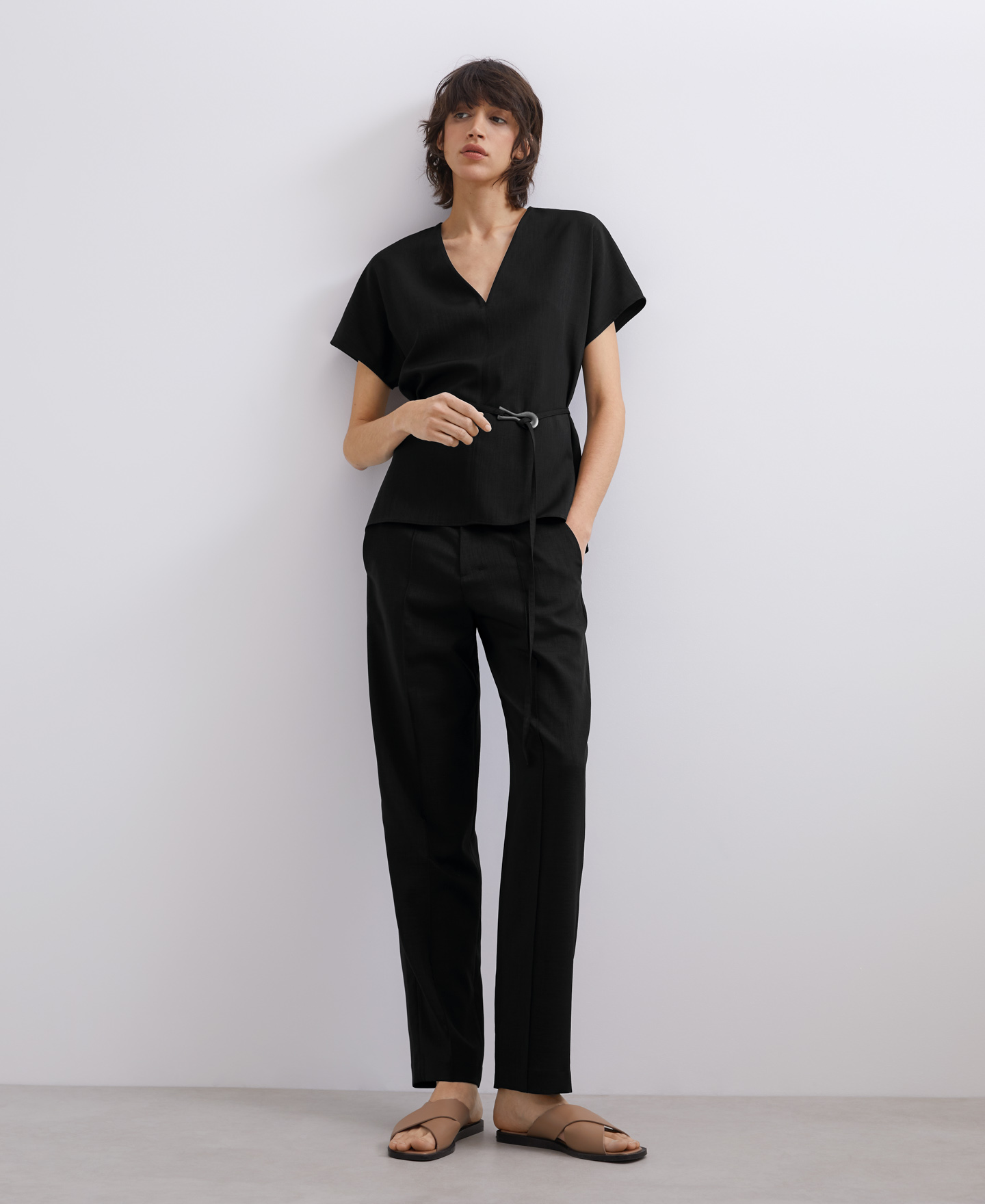 V neckline top with belt image number 0