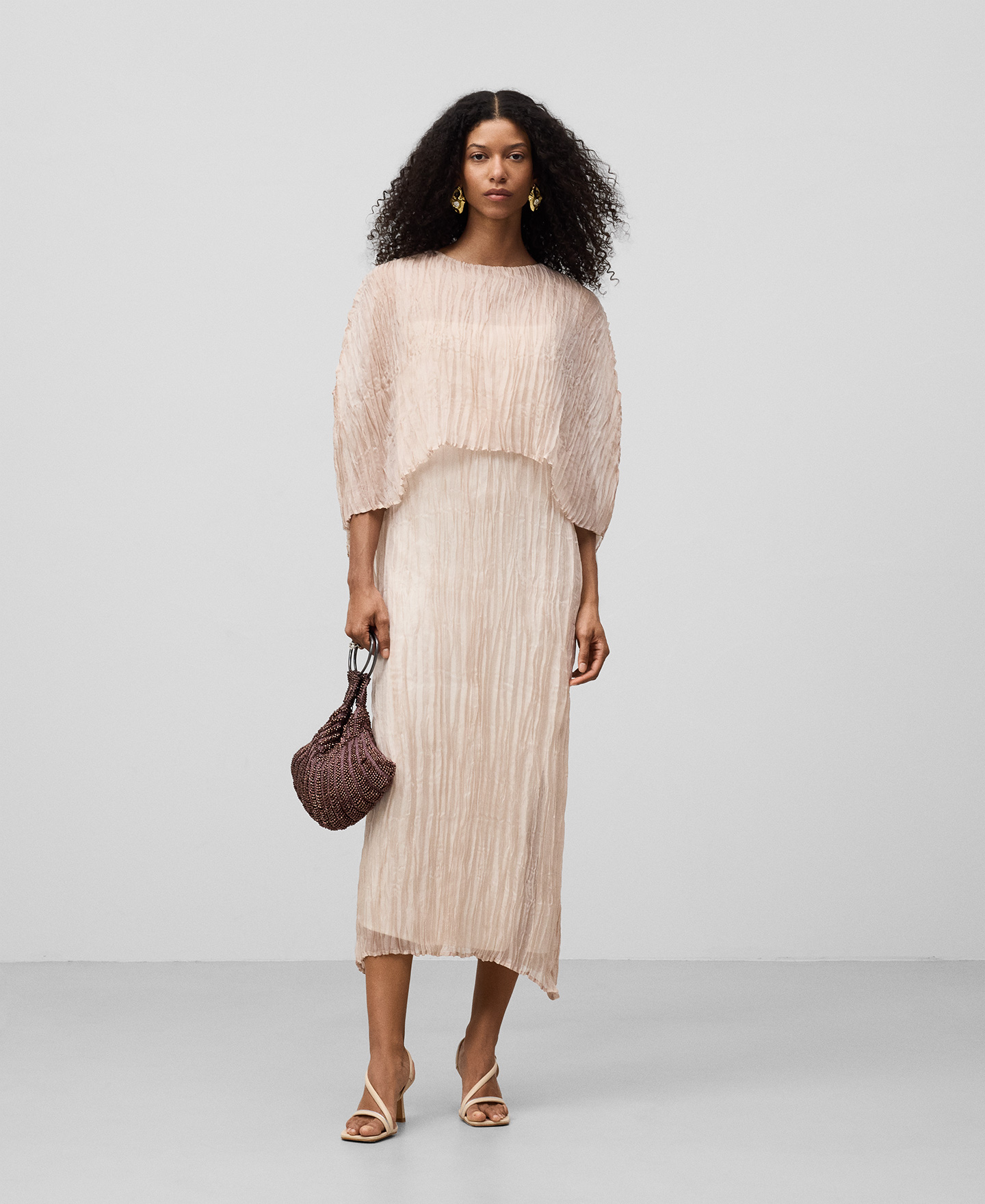 Crinkle dress with cape woman image number 1