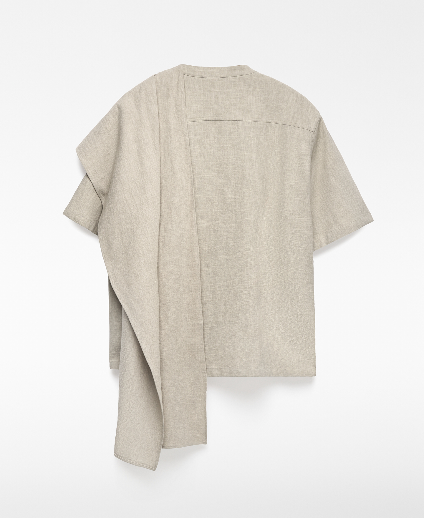 Camisa relaxed fit con chal hombre image number 7