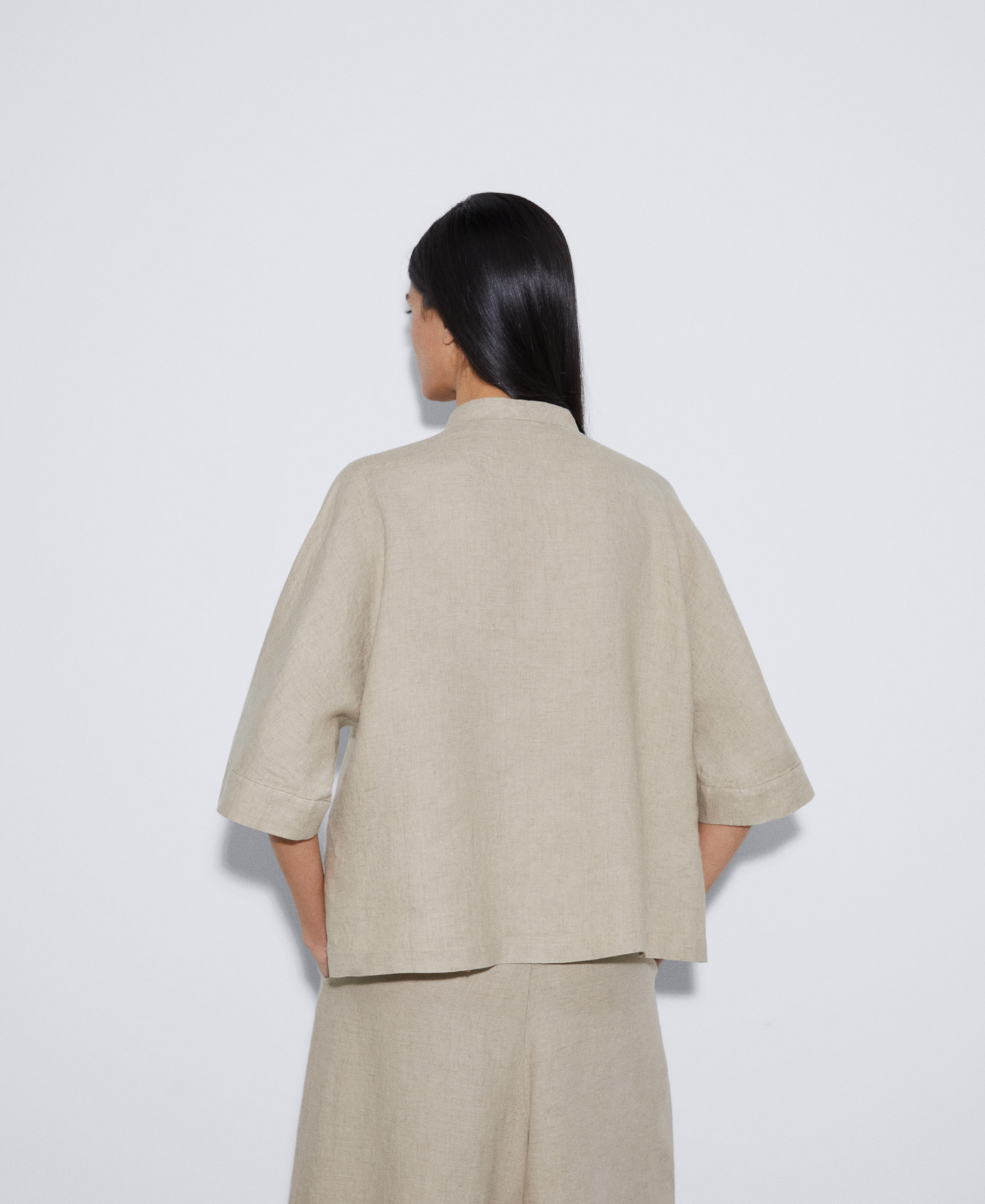 European responsible linen shirt image number 2