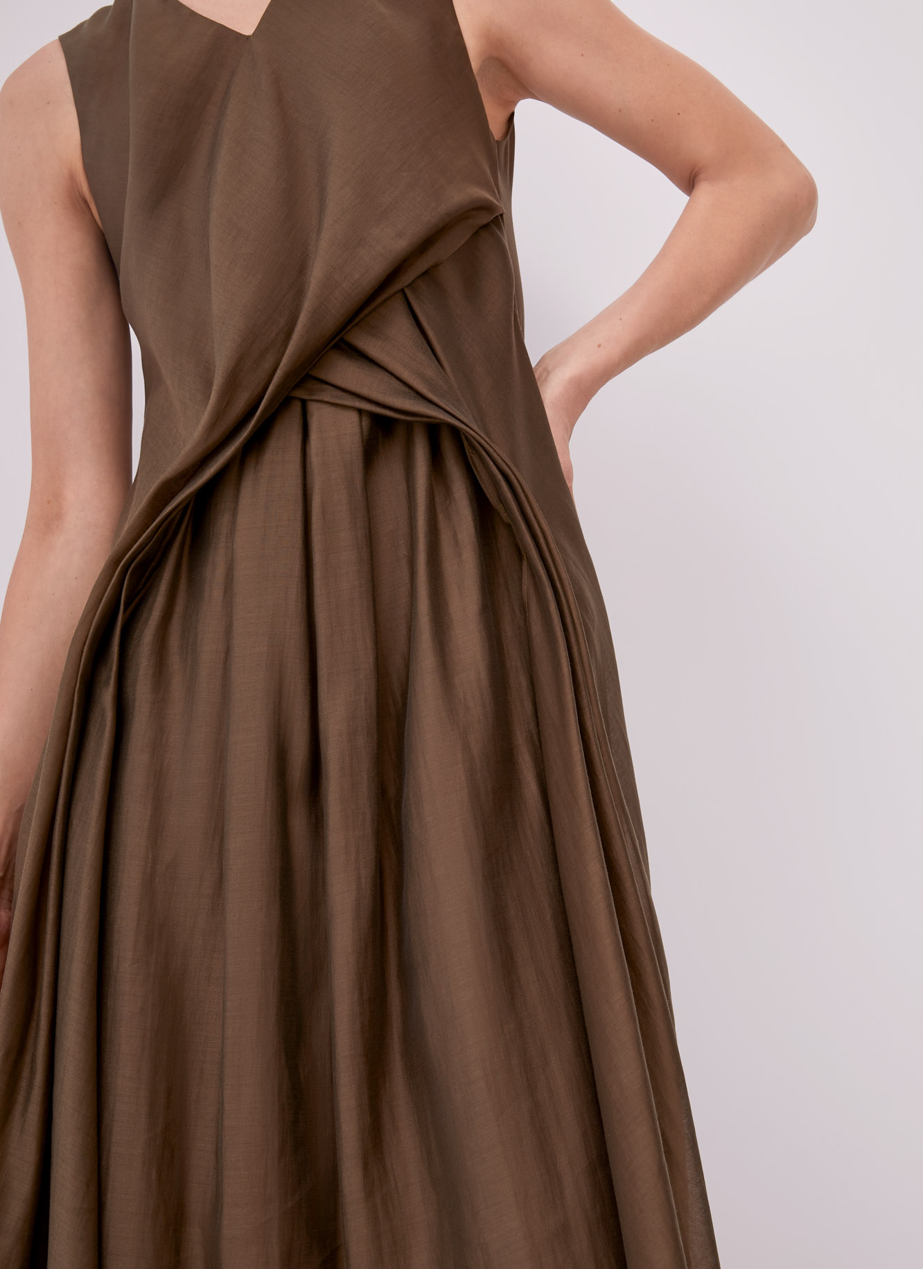 Midi dress with front pleats image number 3