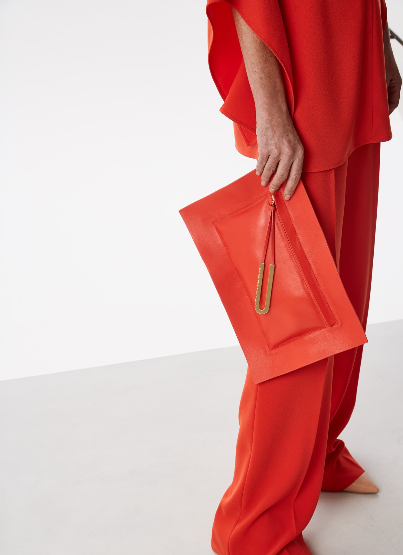 Leather clutch with signature puller image number 2