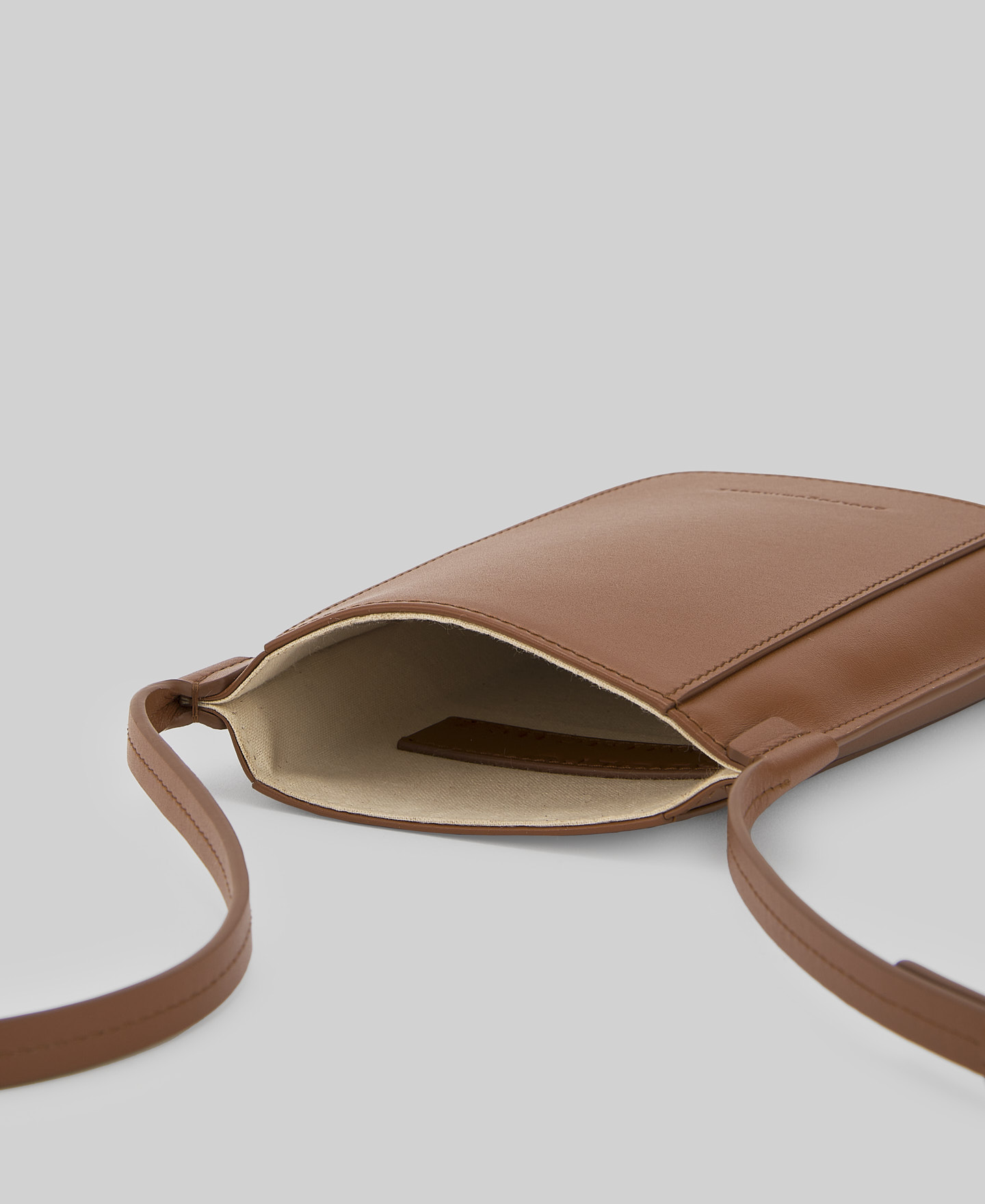 Dorna mobile phone holder woman image number 2