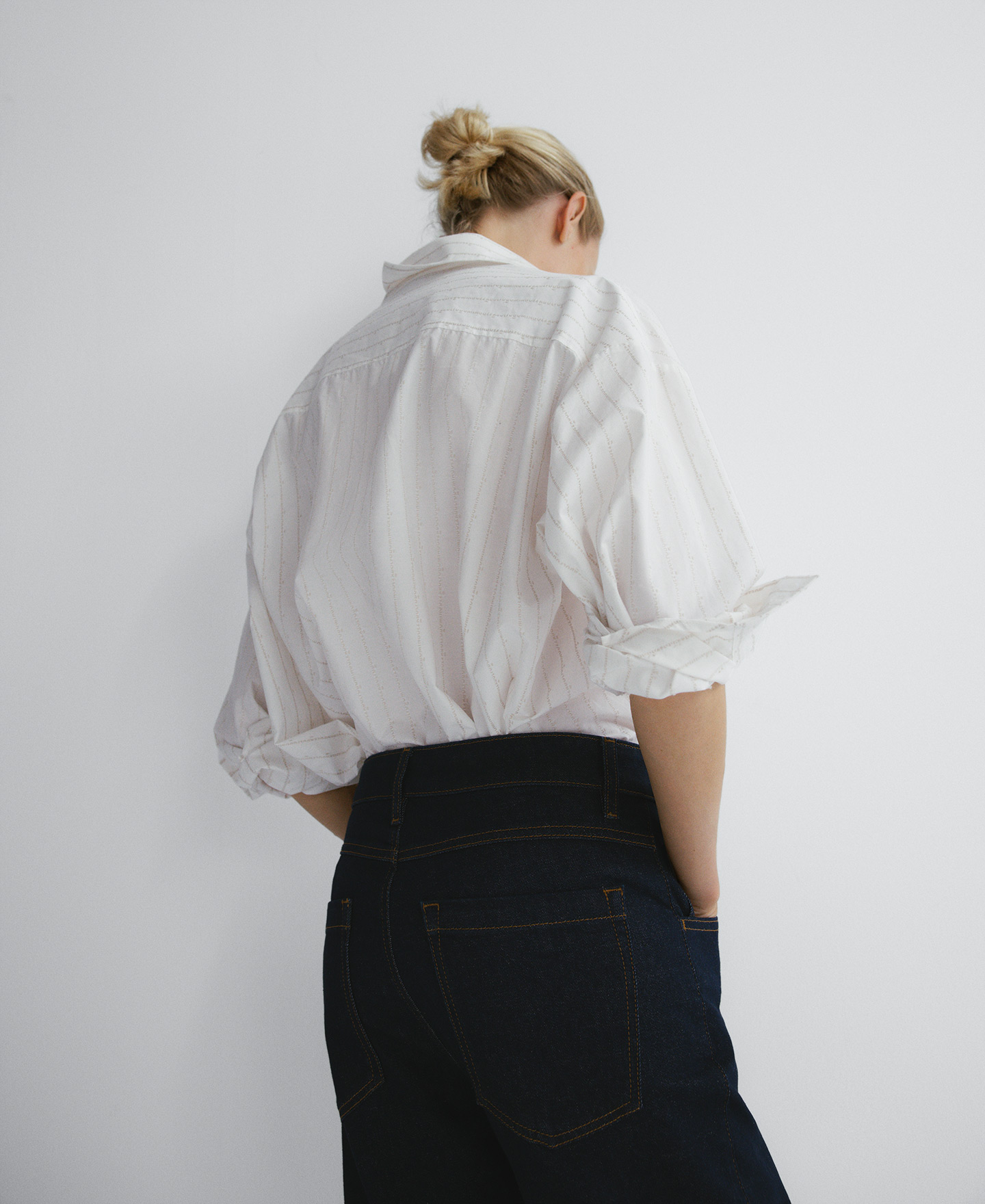 Camisa branca às riscas com logótipo para mulher image number 2