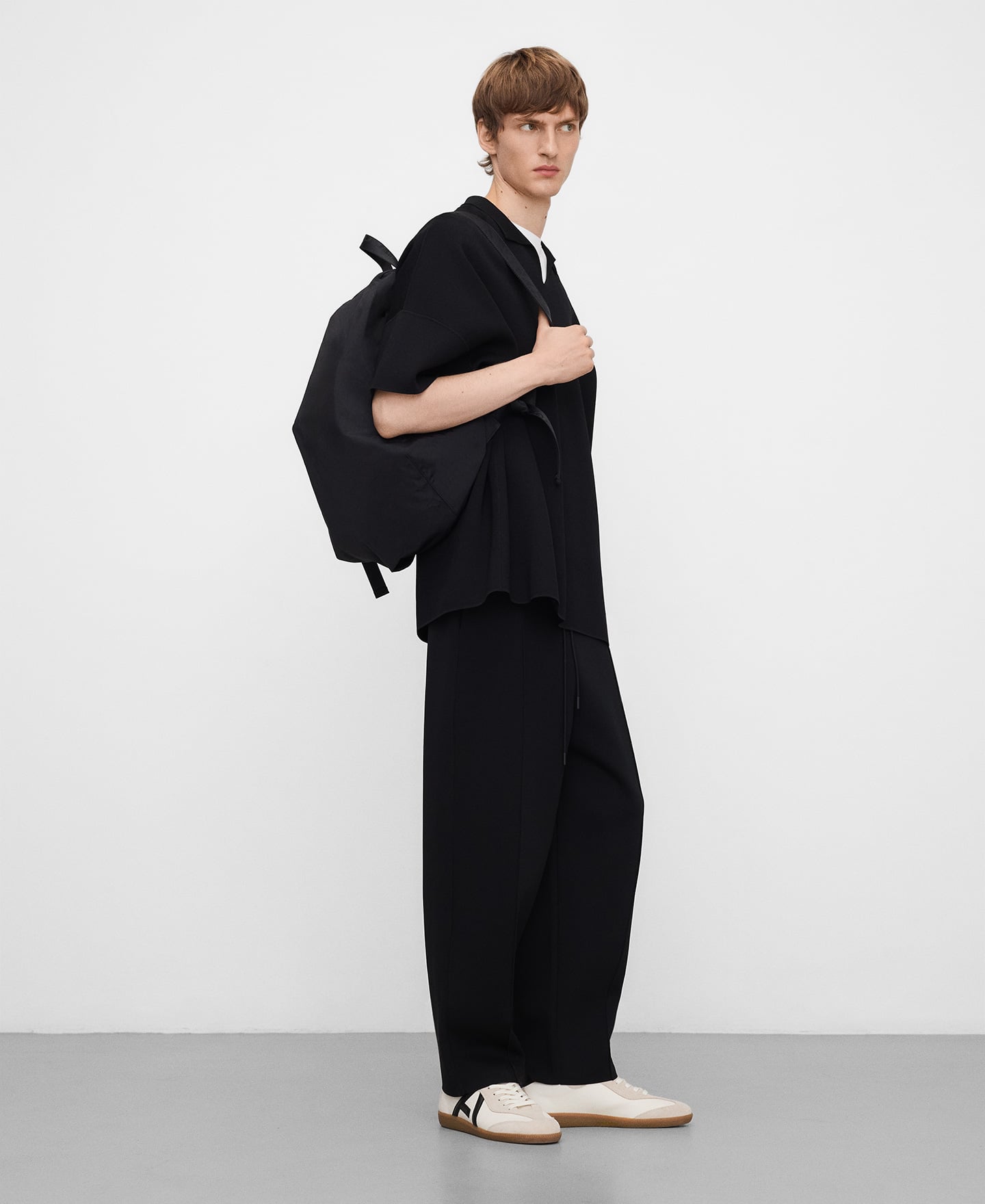Crepe jogger trousers image number 1