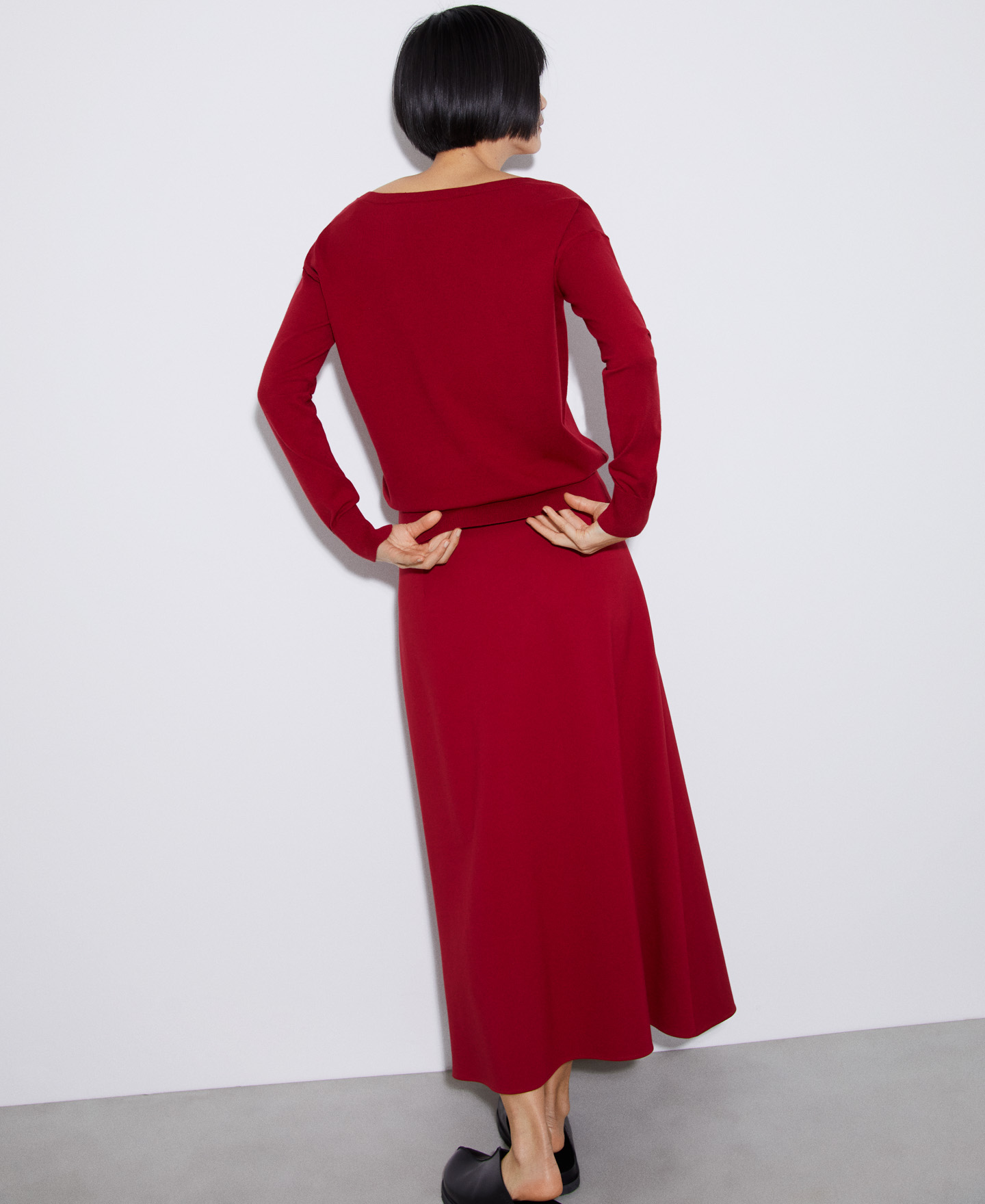 V-neckline viscose knit sweater image number 2