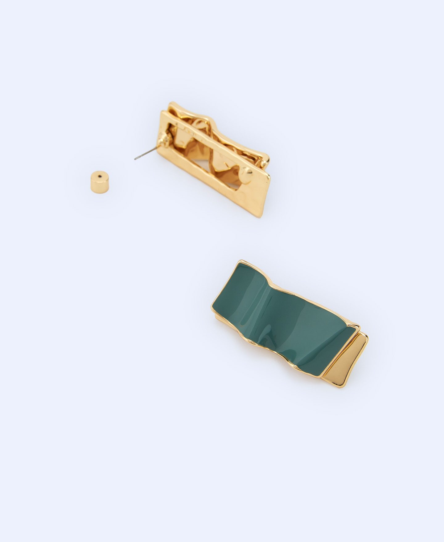 Lacquered Pliegue motif earring image number 2