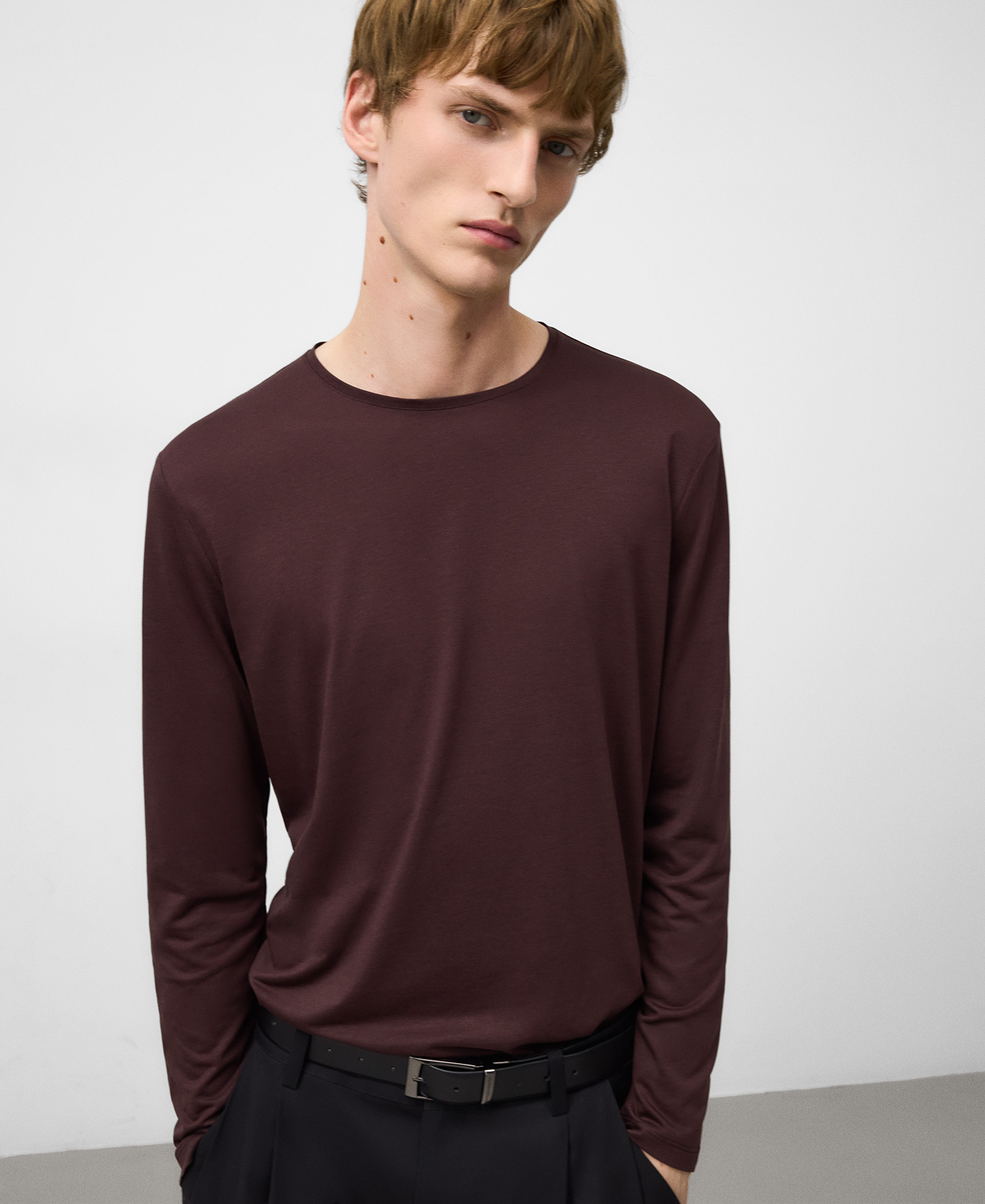 Camiseta regular fit manga larga hombre image number 0