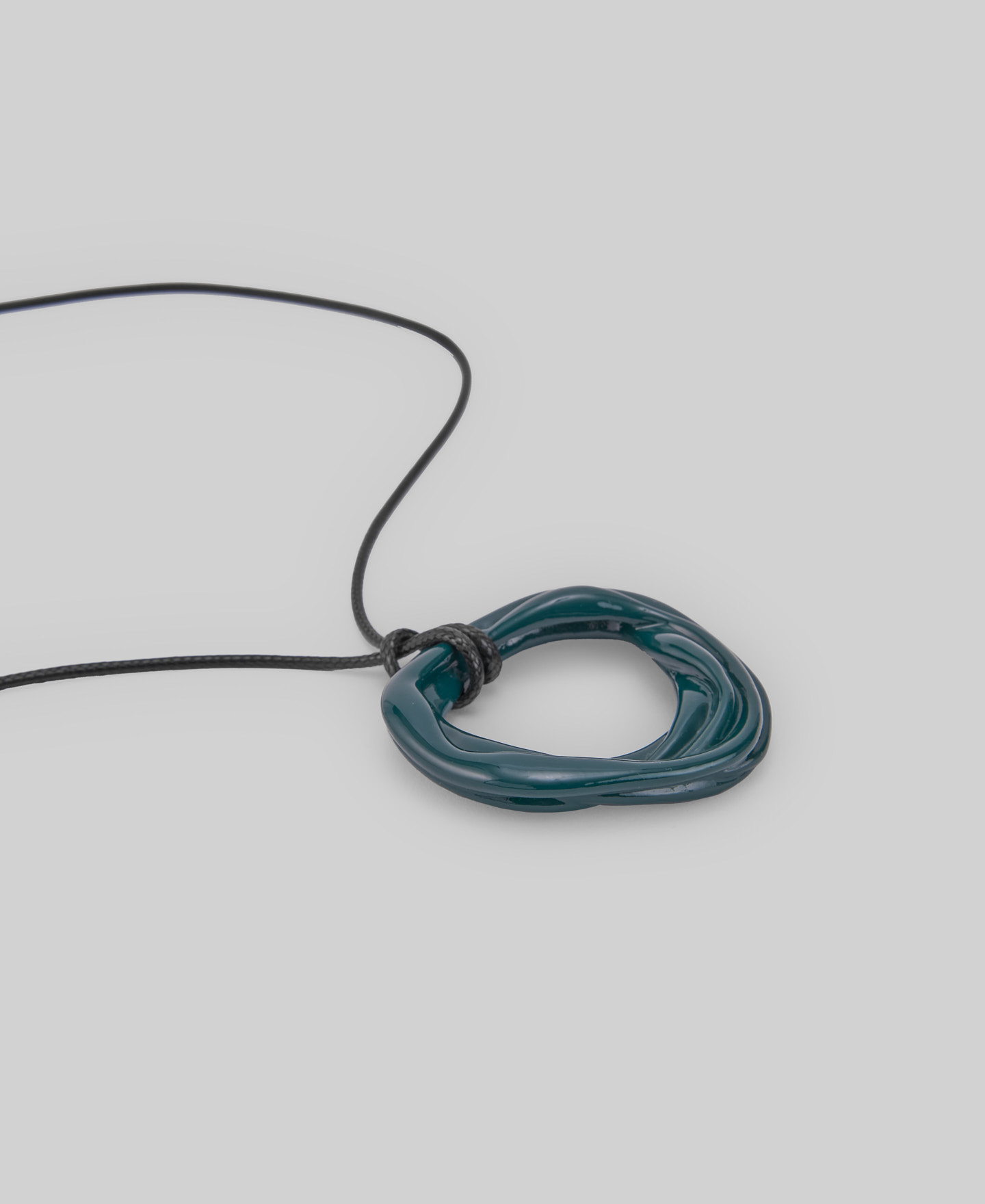 Collar pieza circular bicolor mujer image number 1