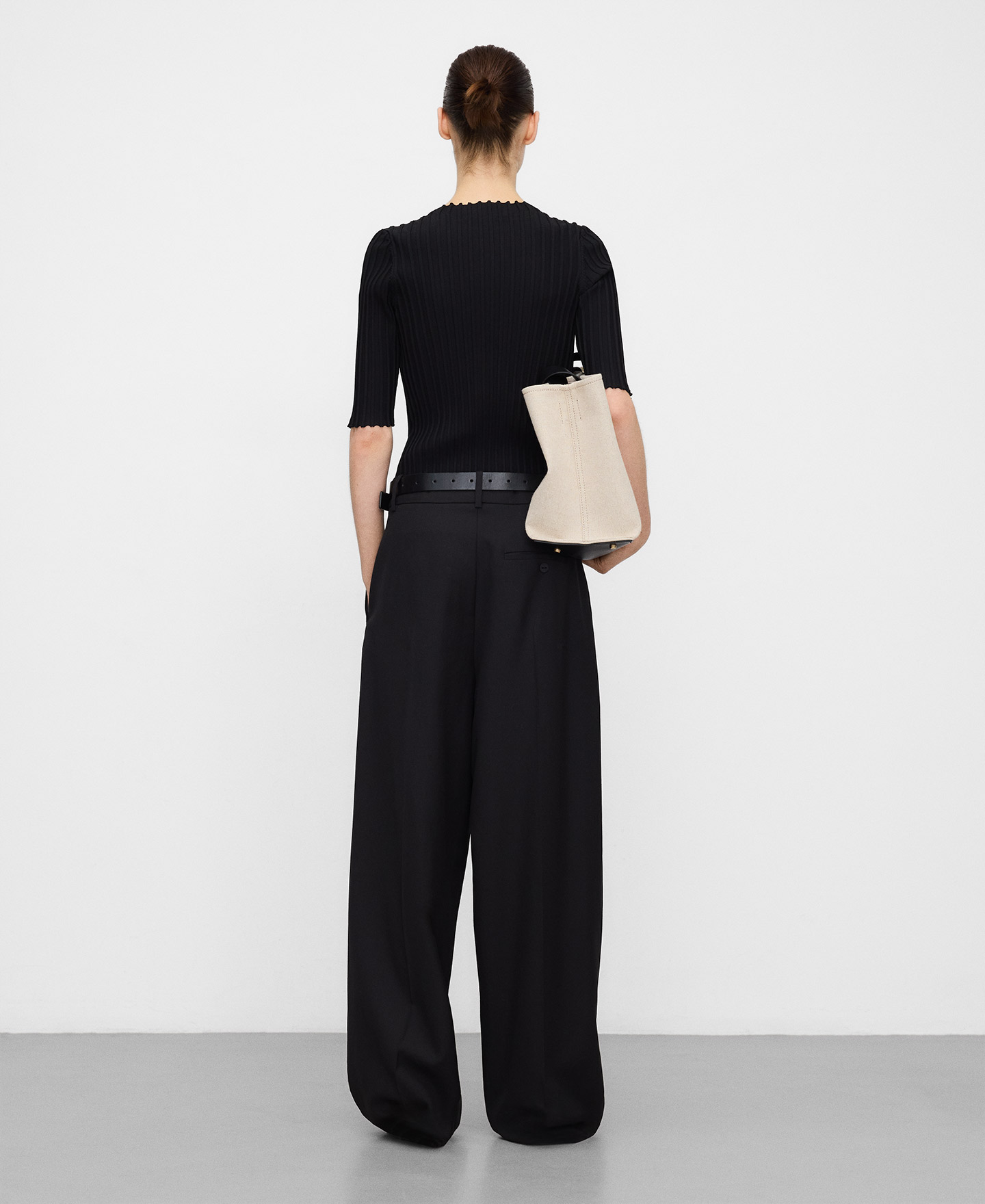 Geripptes Oberteil mit U-Boot-Ausschnitt image number 2