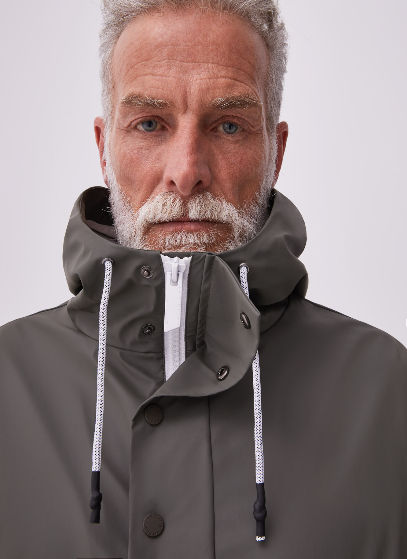Gummed pullover with hood and pocket image number 1