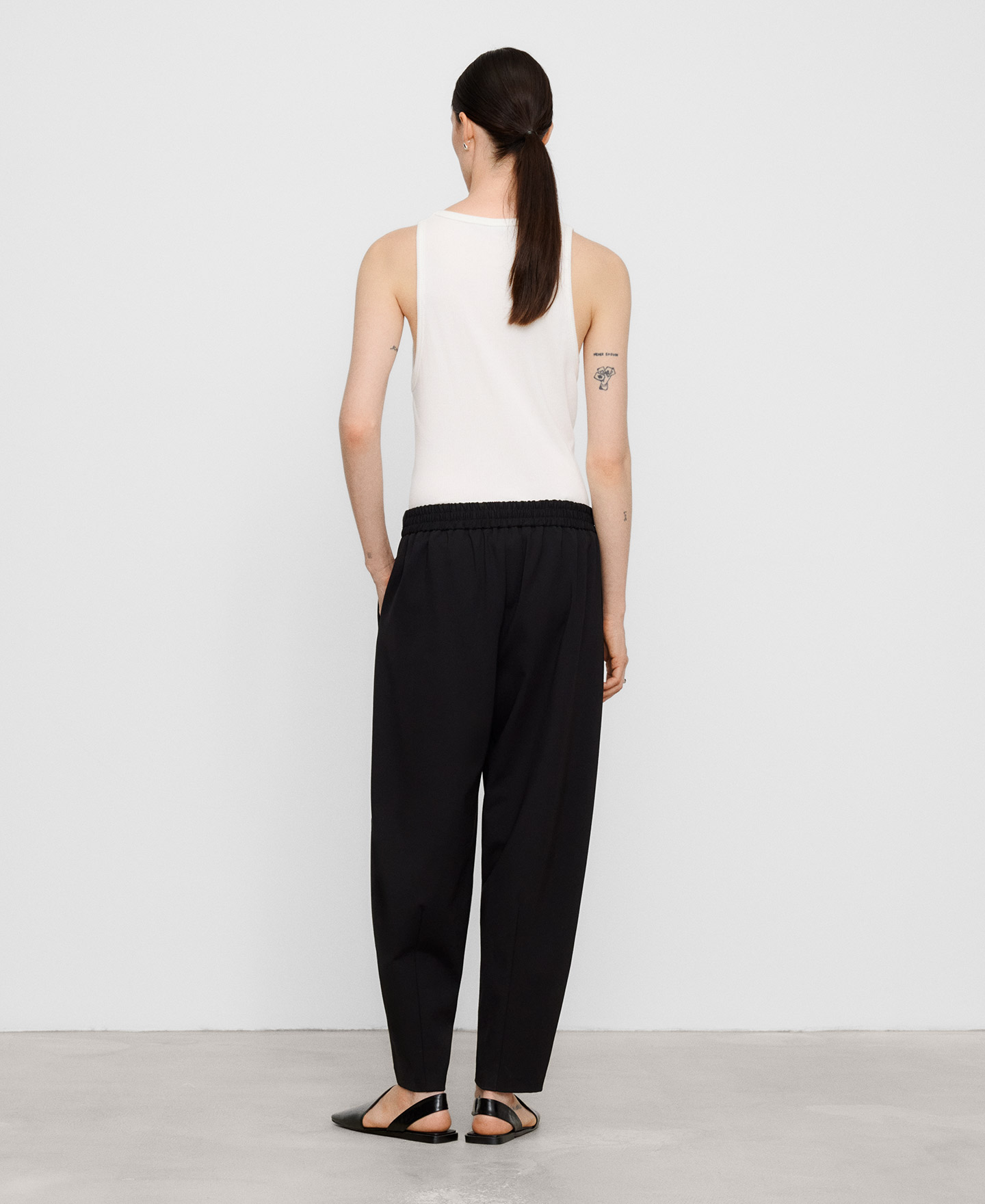 Pantal&oacute;n jogger pliegues image number 2