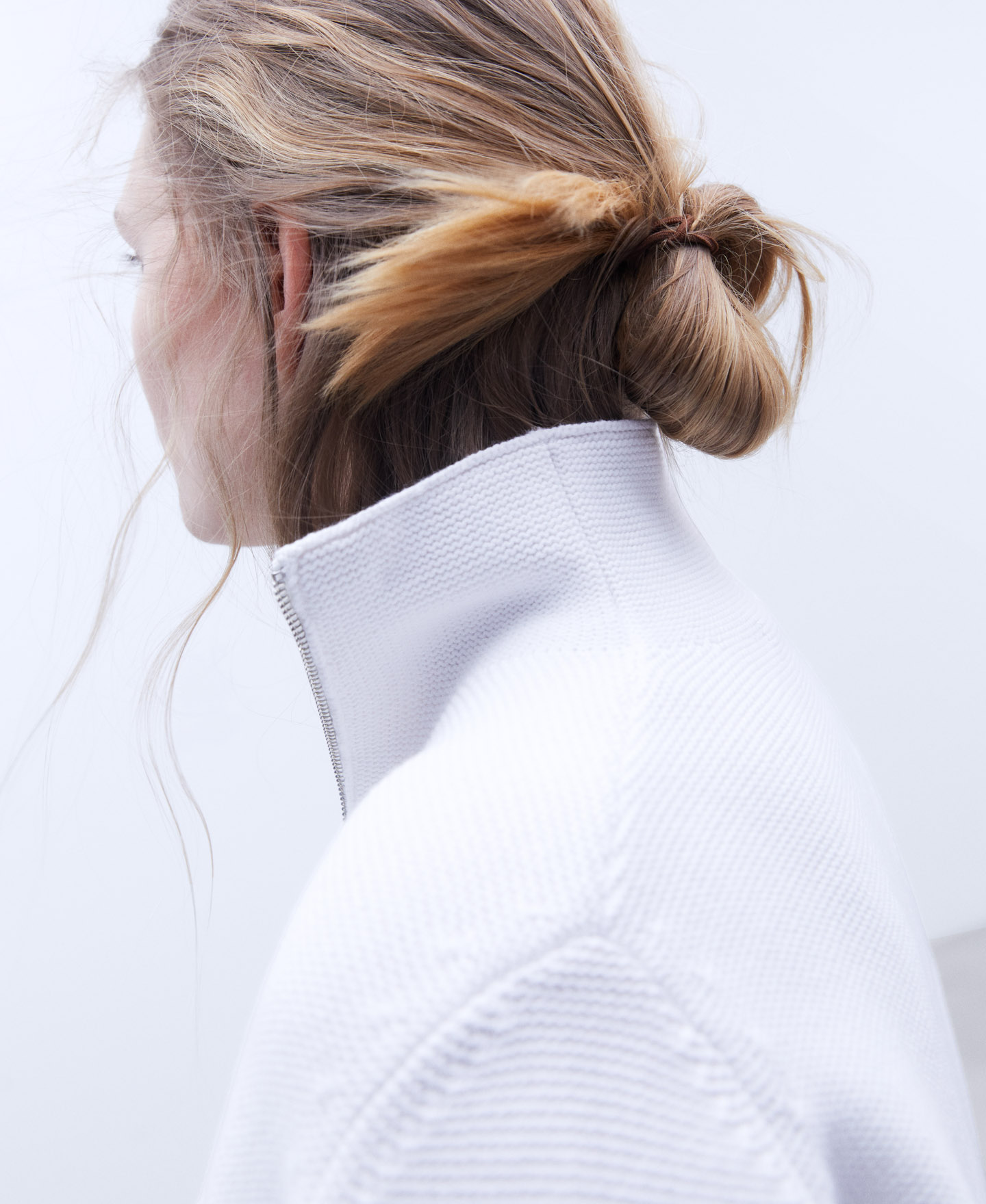 Zip knitted sweater image number 3