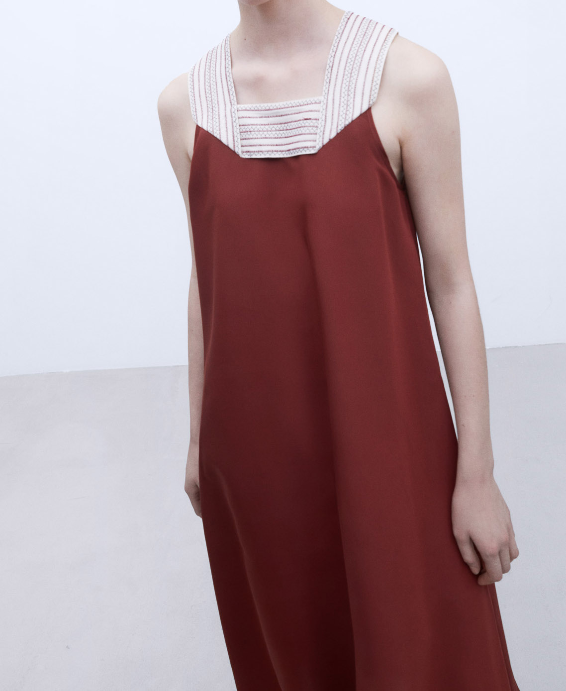 Vestido largo con tirantes a detalle image number 3