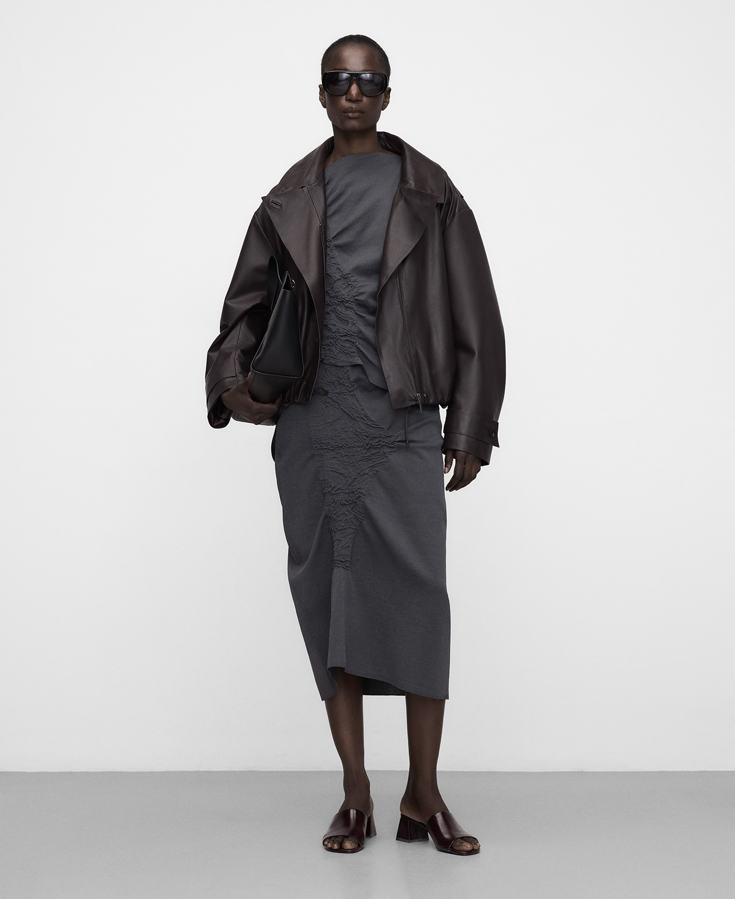 Gathered midi knit skirt image number 1