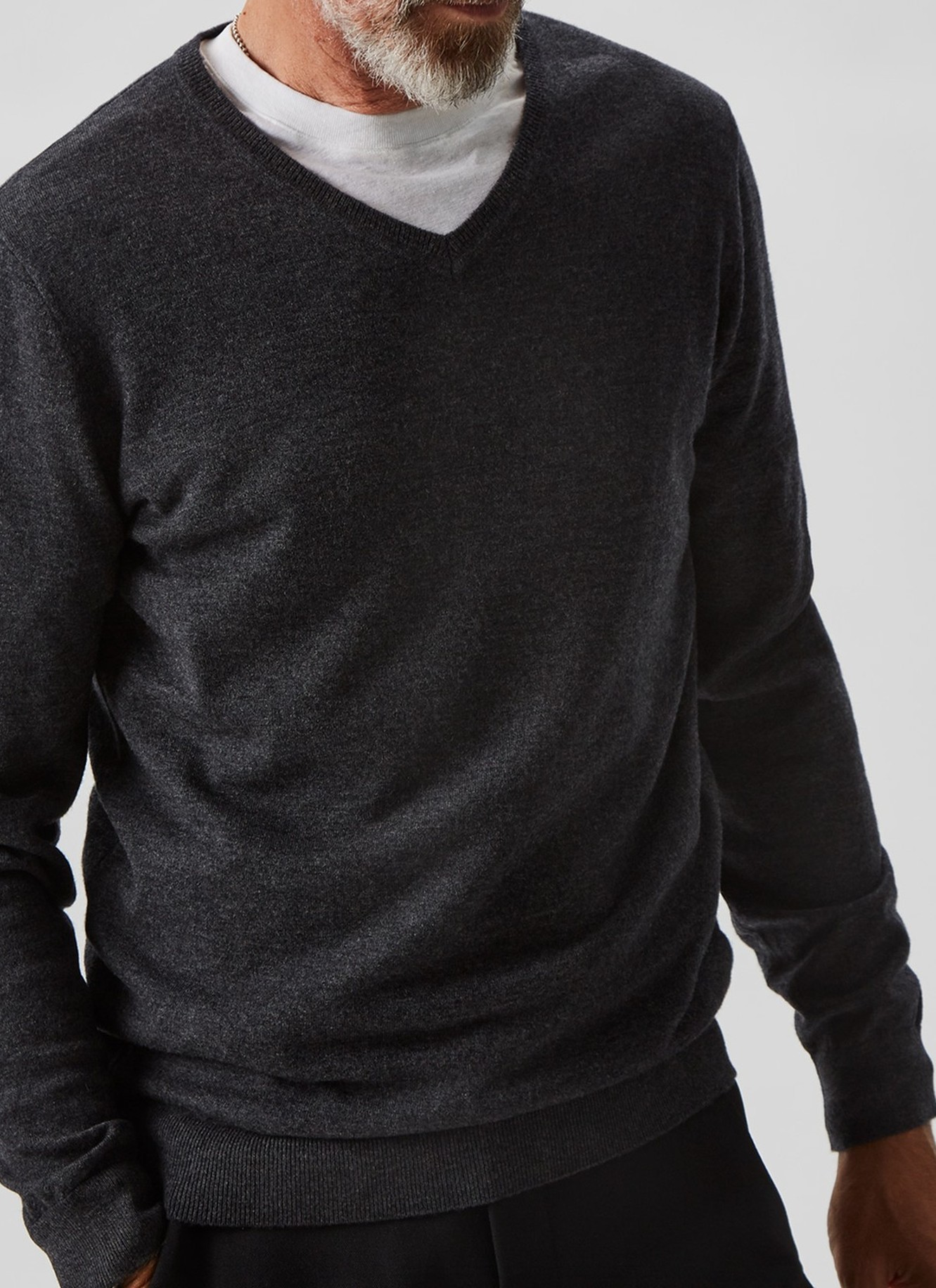 Merino v-neckline sweater image number 3