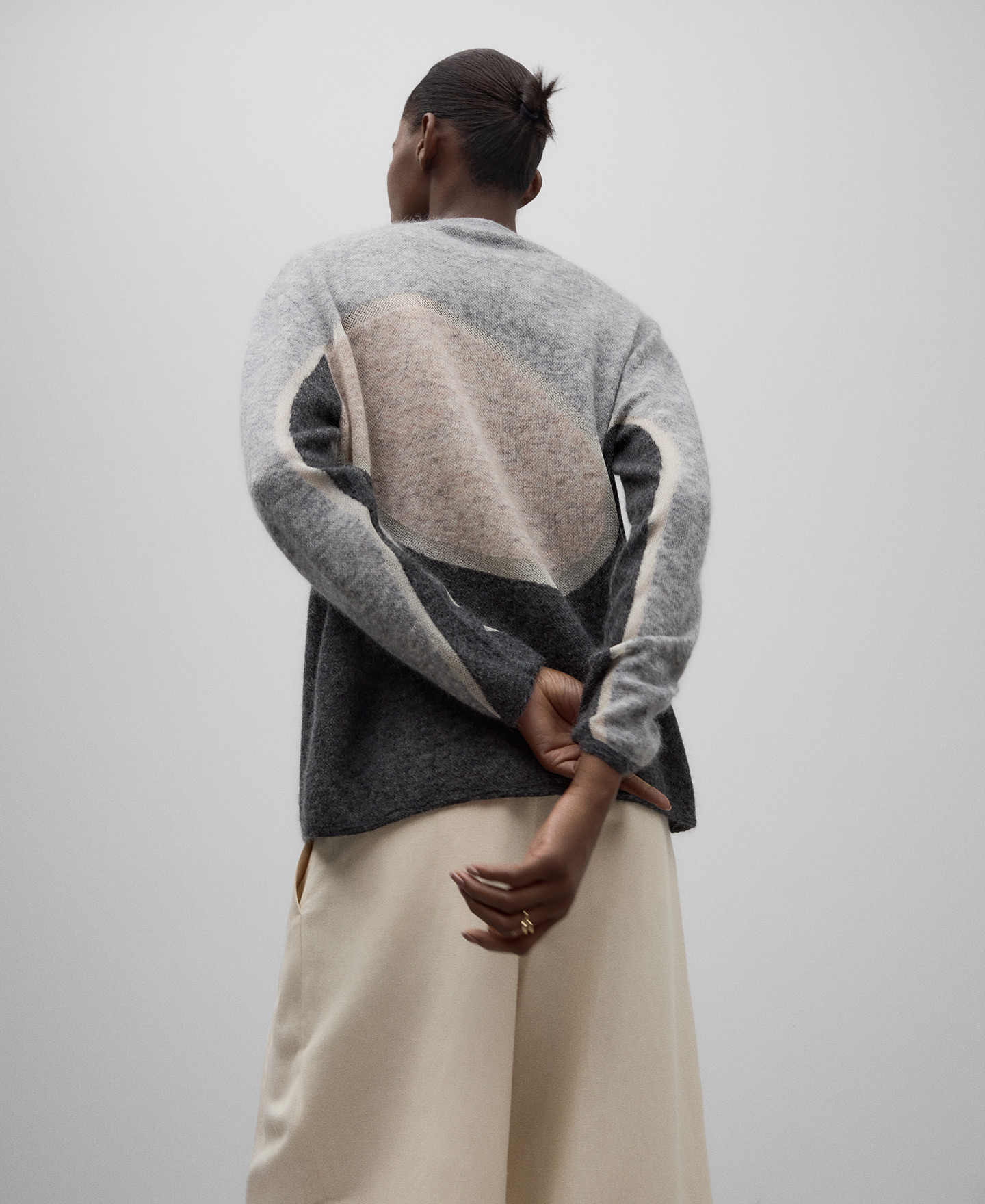 Jersey punto con transparencias mujer image number 2
