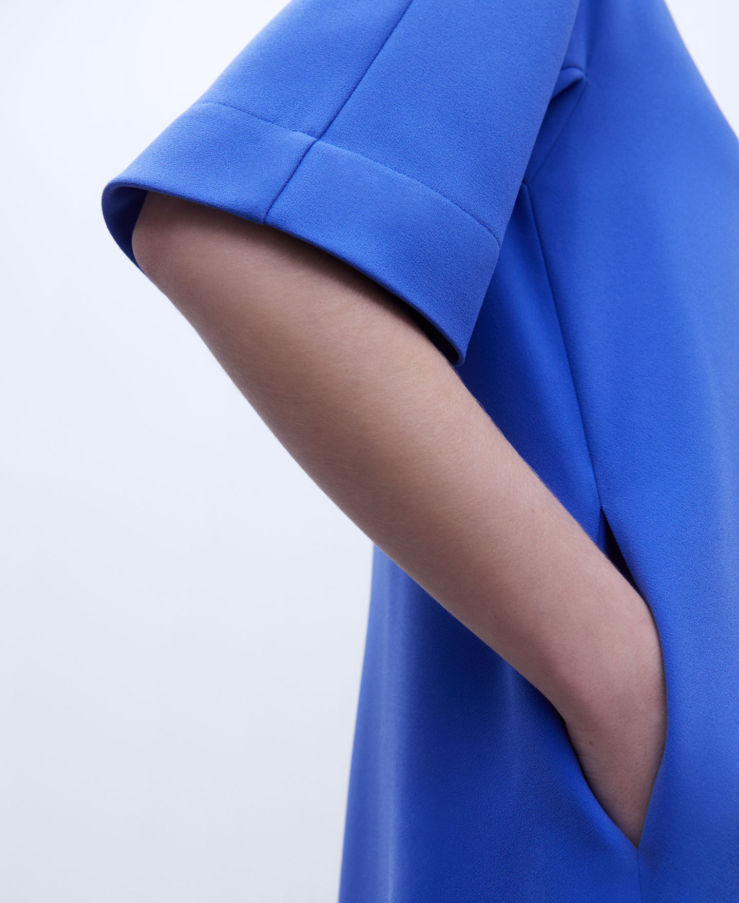 Vestido monocolor evasé image number 3