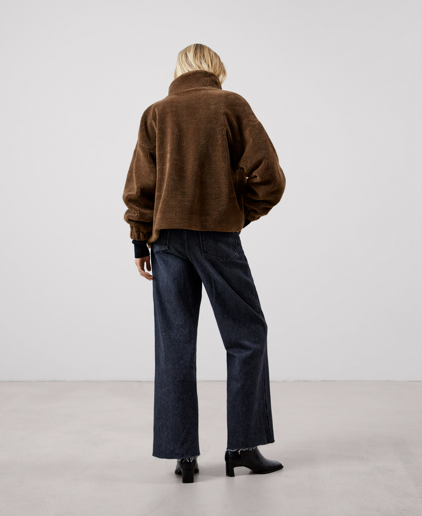 Recycled polyester jacket image number 2