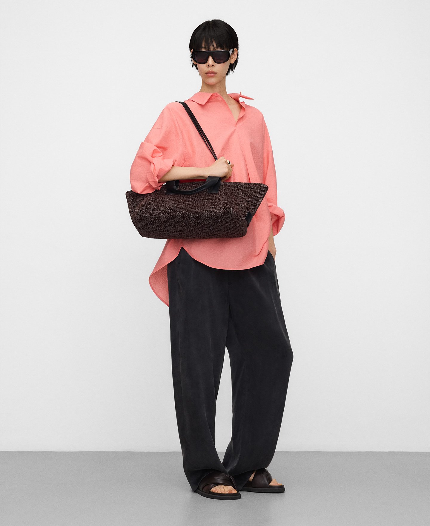 Raffia texture Dorna basket bag image number 4