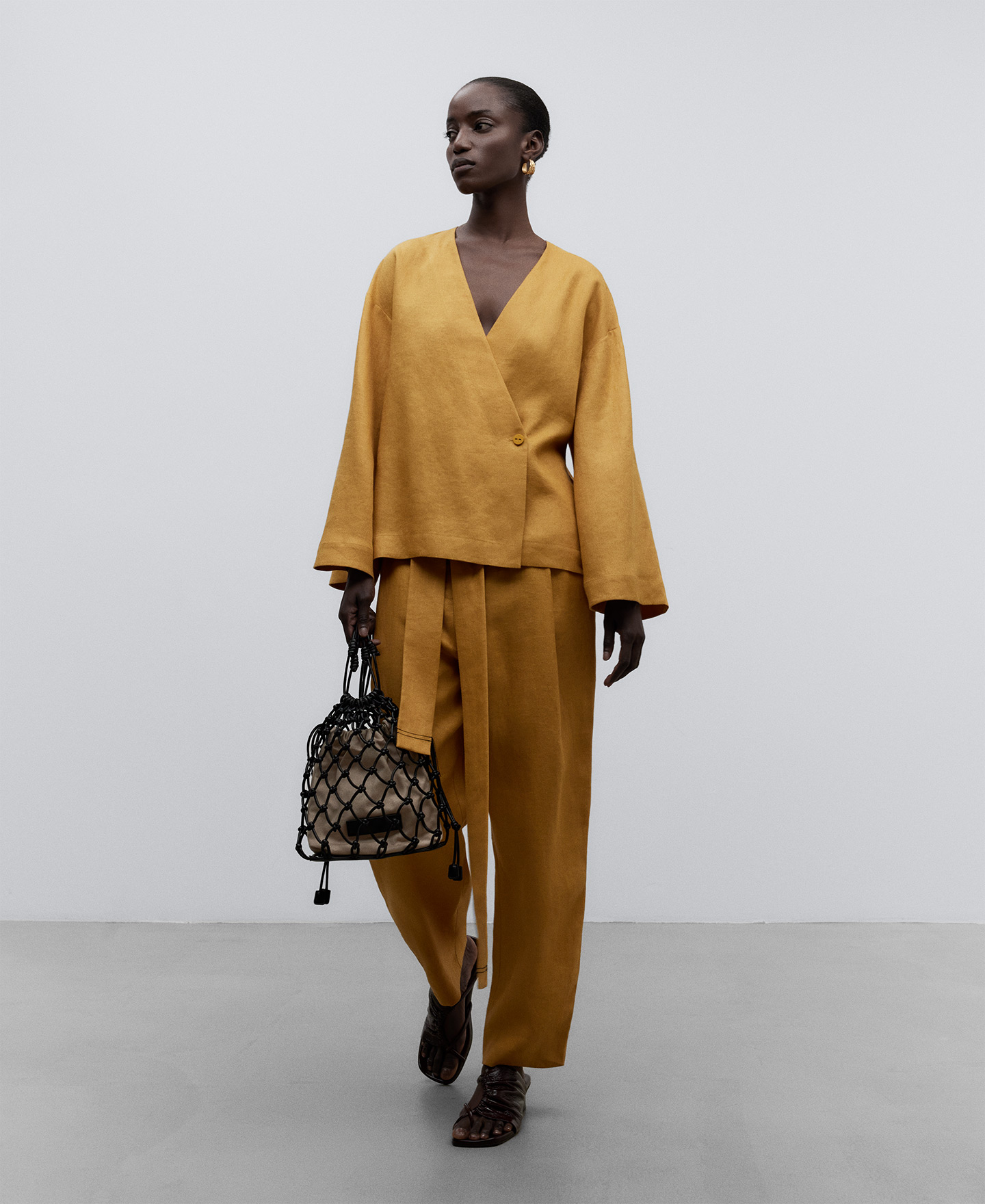 Yellow linen trousers woman image number 1