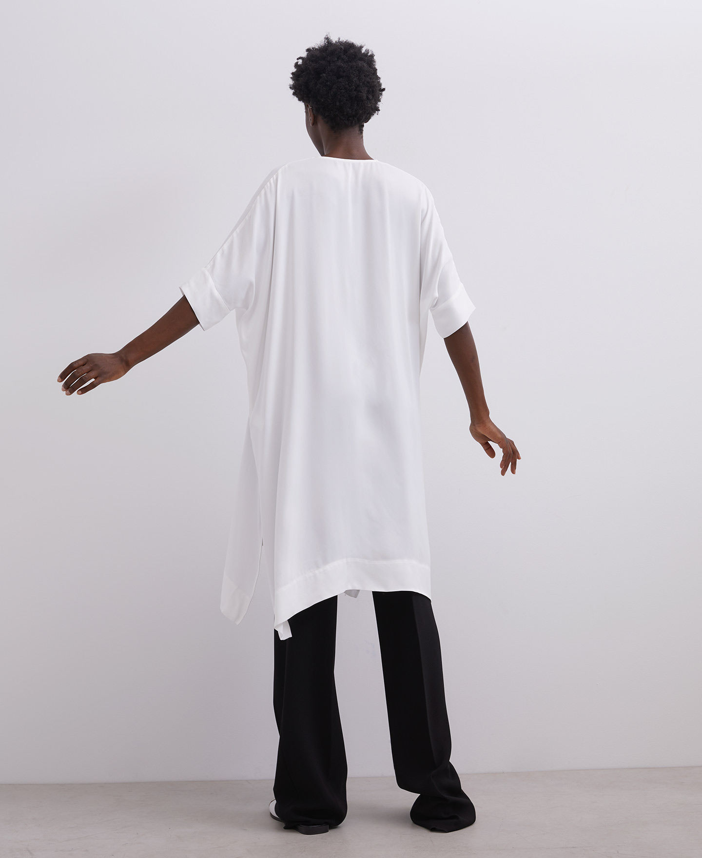 Camisa oversize en viscosa image number 2