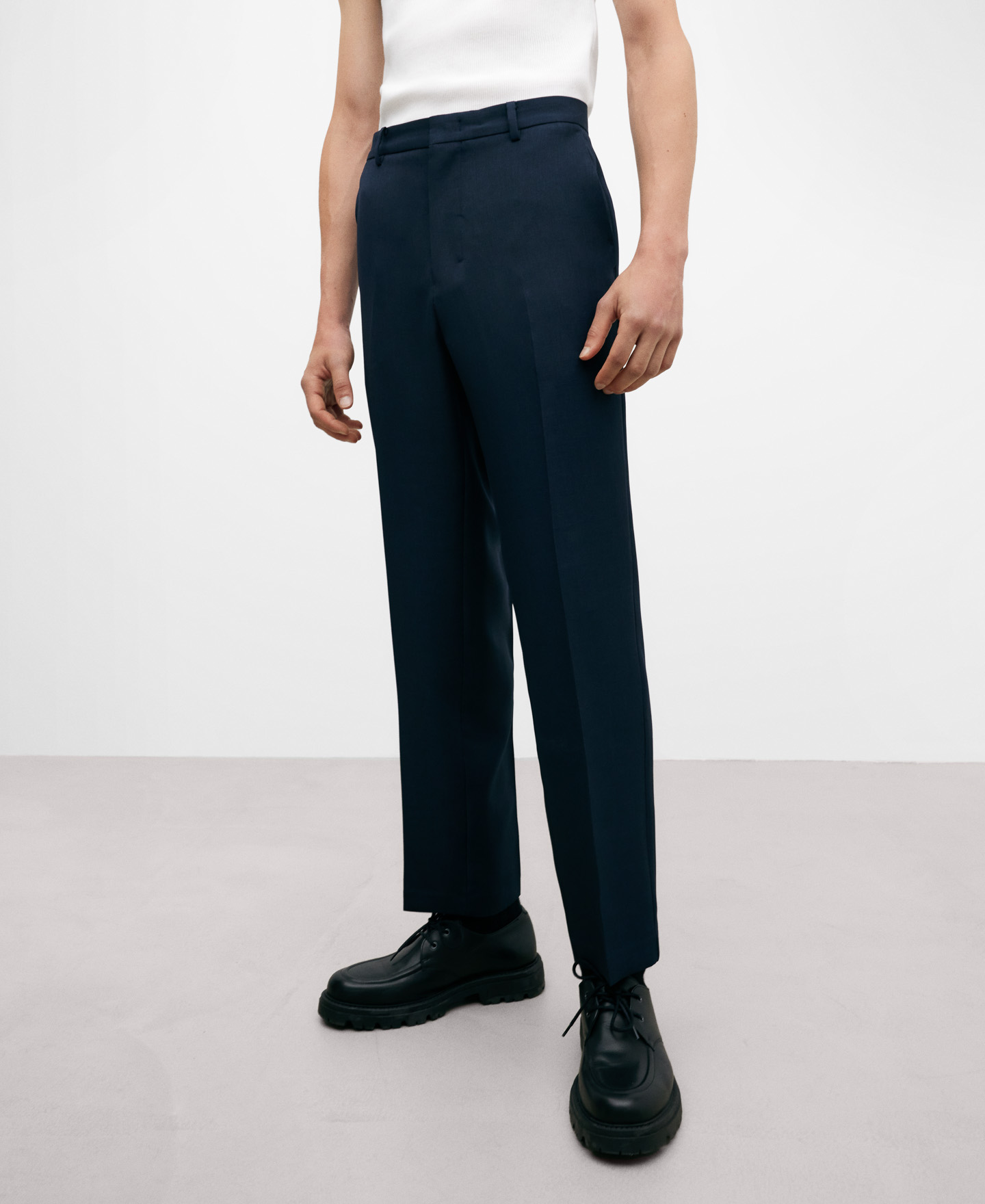 Pantalón sastre azul regular fit hombre image number 0