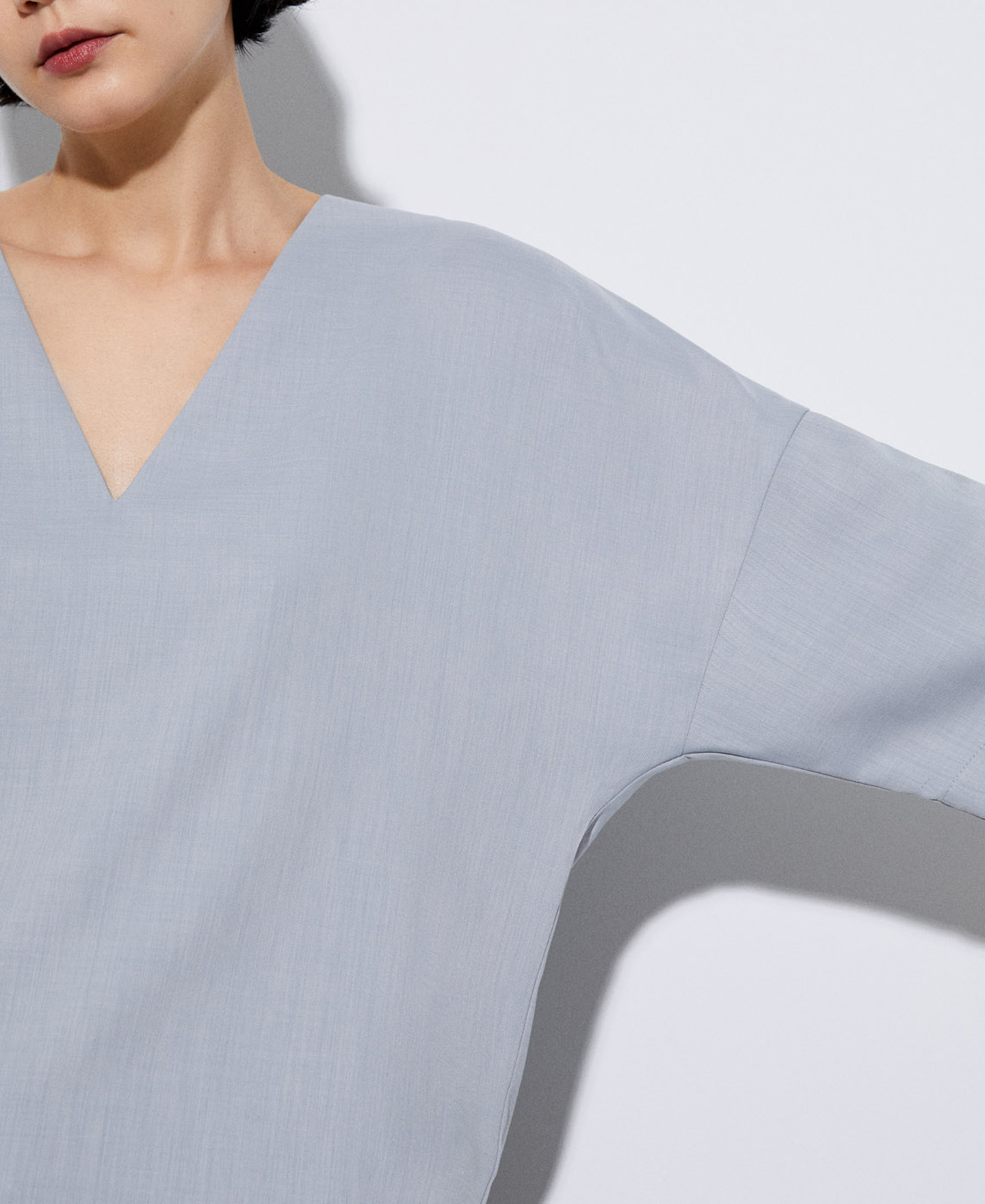 Recycled polyester V-neckline blouse image number 3