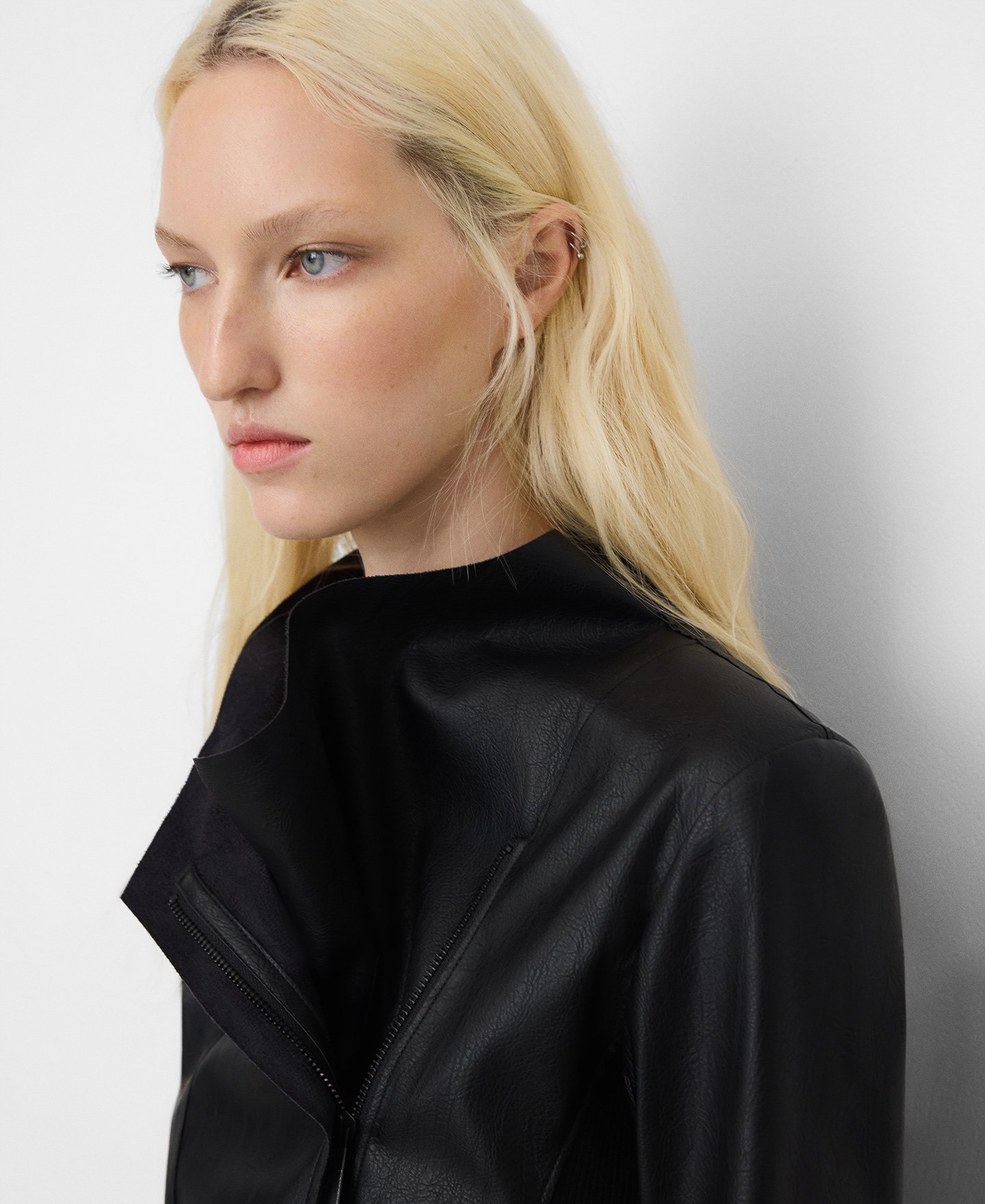 Cazadora entallada Piel No Piel image number 3