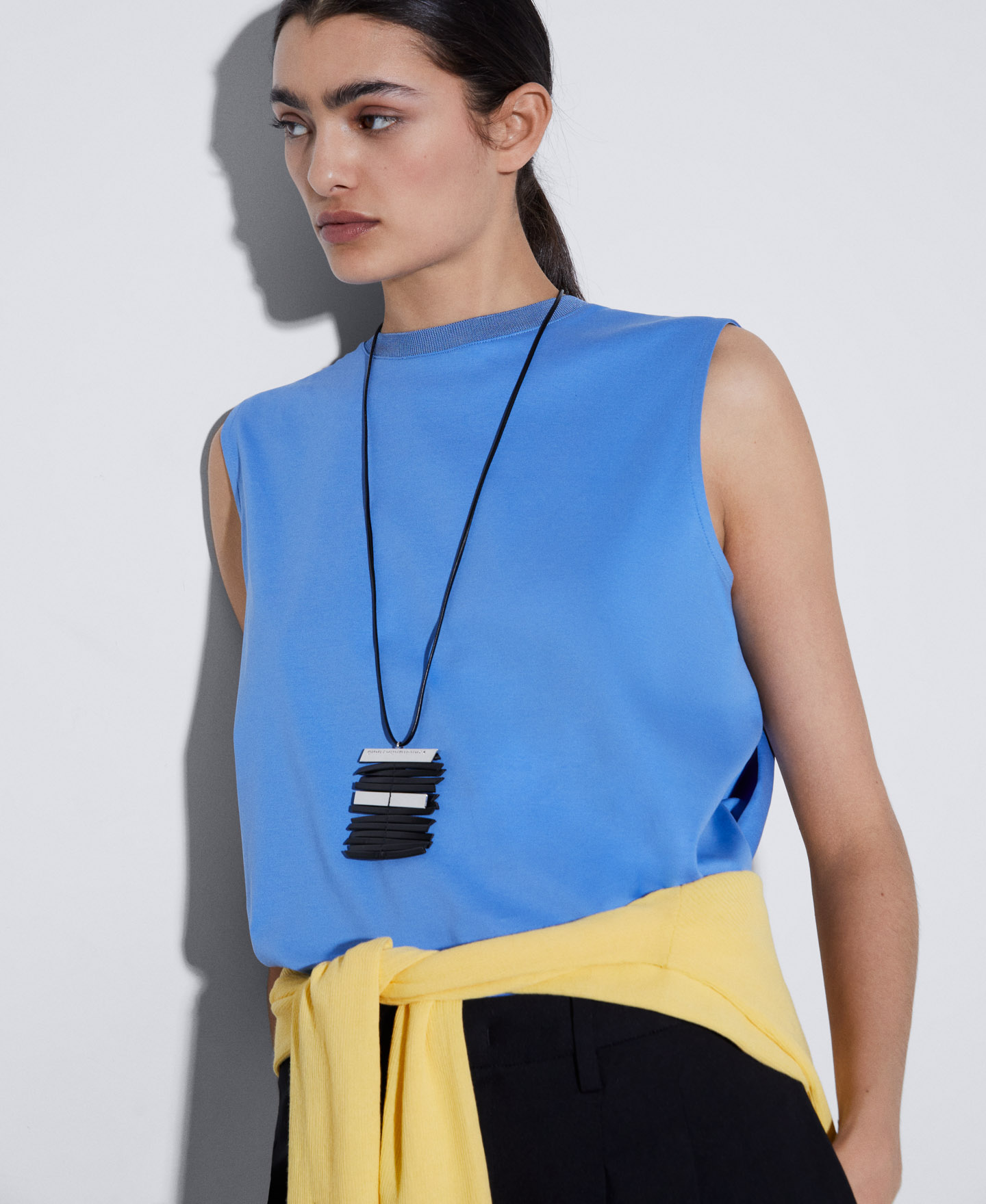 Leather-look foil necklace image number 3