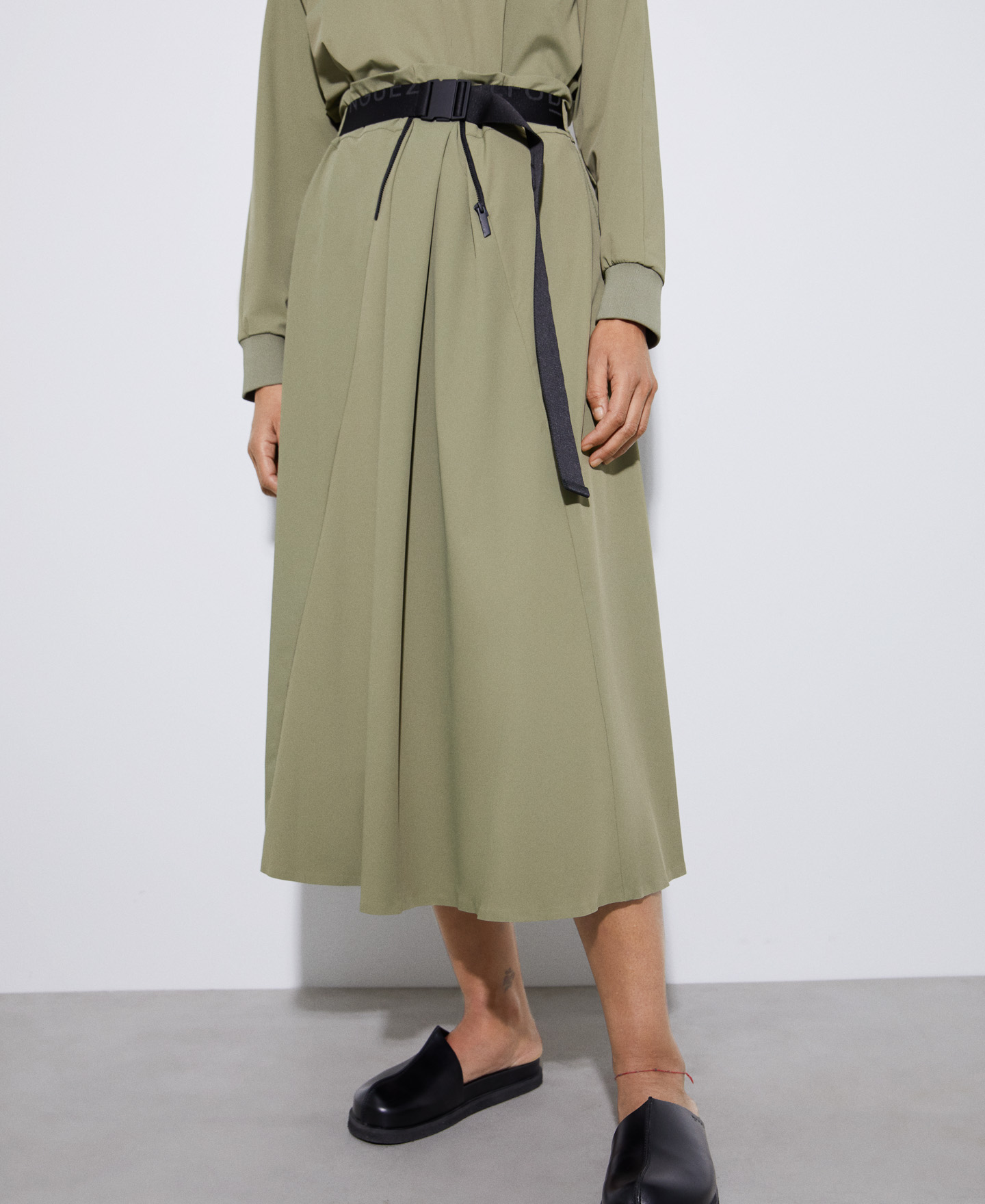 Falda convertible en nylon reciclado image number 0