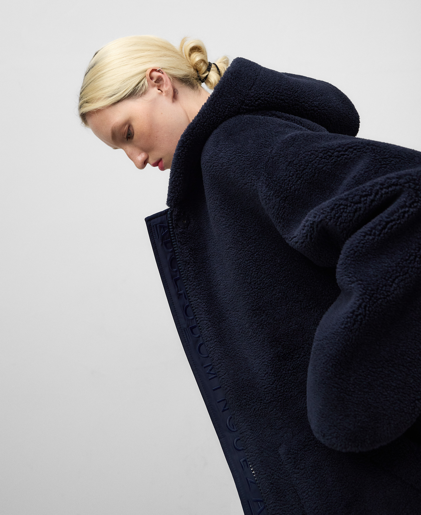 Abrigo borreguillo con capucha mujer image number 3