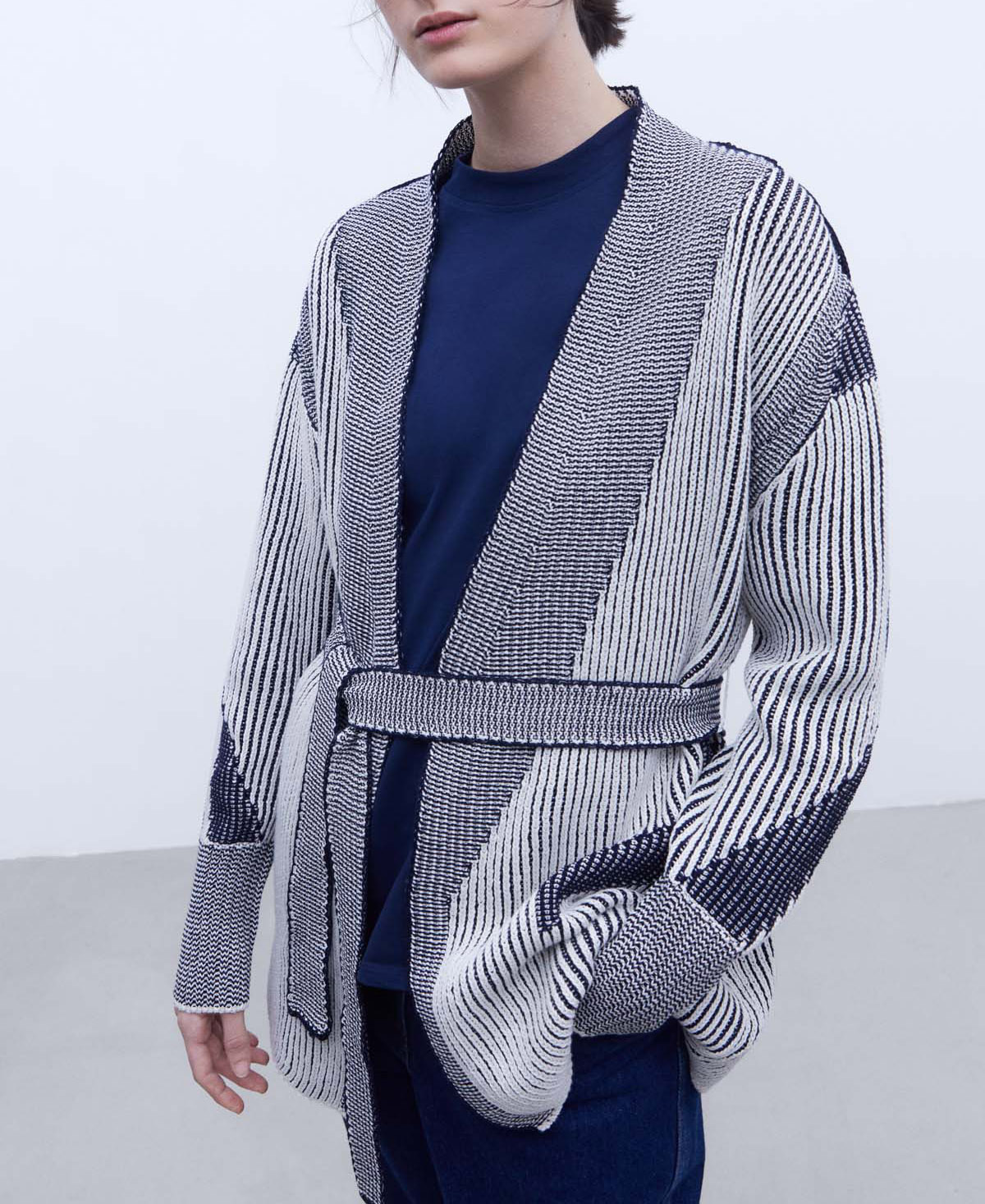 Chaqueta larga en punto intarsia image number 0