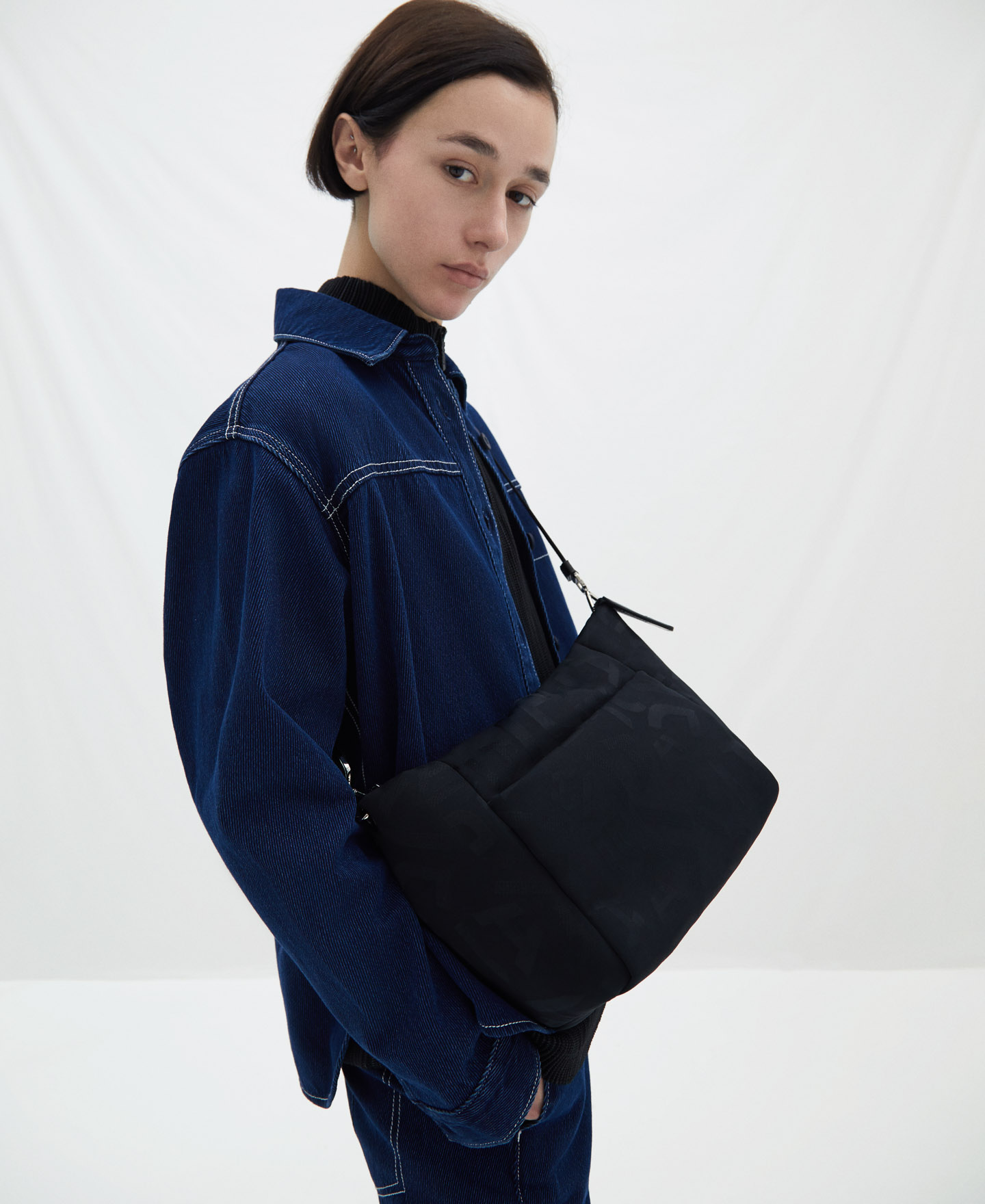 Nylon jacquard shoulder bag image number 4