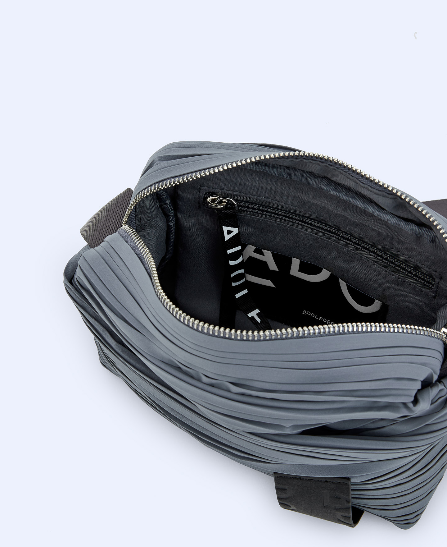 Recycled crinkle medium shoulder bag image number 3