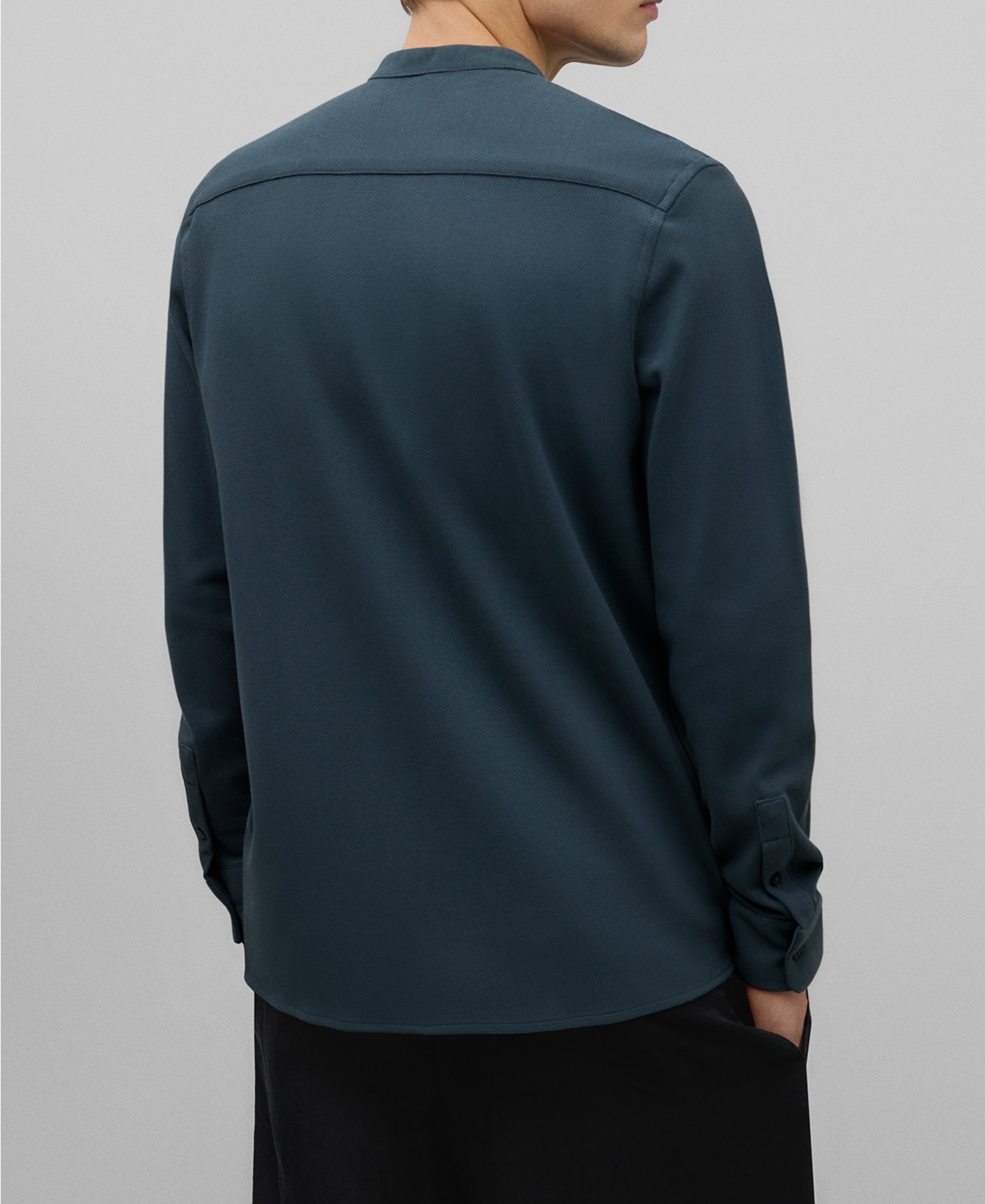 Camisa estructurada cuello mao hombre image number 2