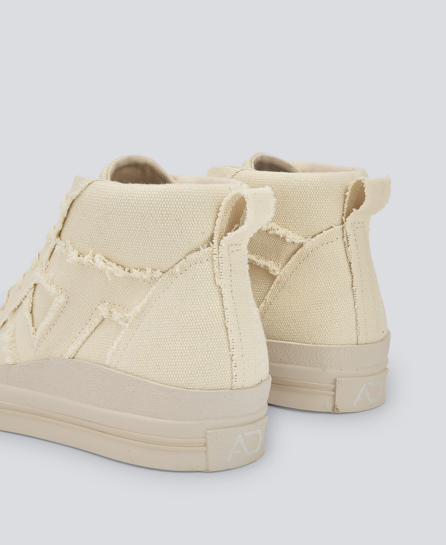 Zapatilla alta beis mujer image number 2