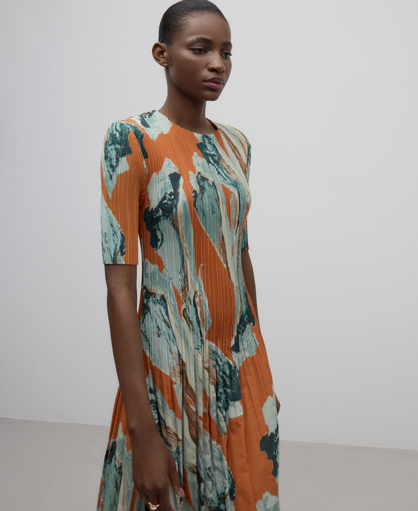 Vestido crinkle estampado mujer image number 3