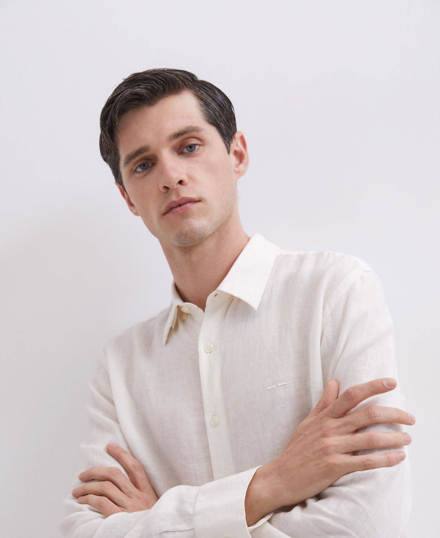 White linen shirt with shirt collar image number 2