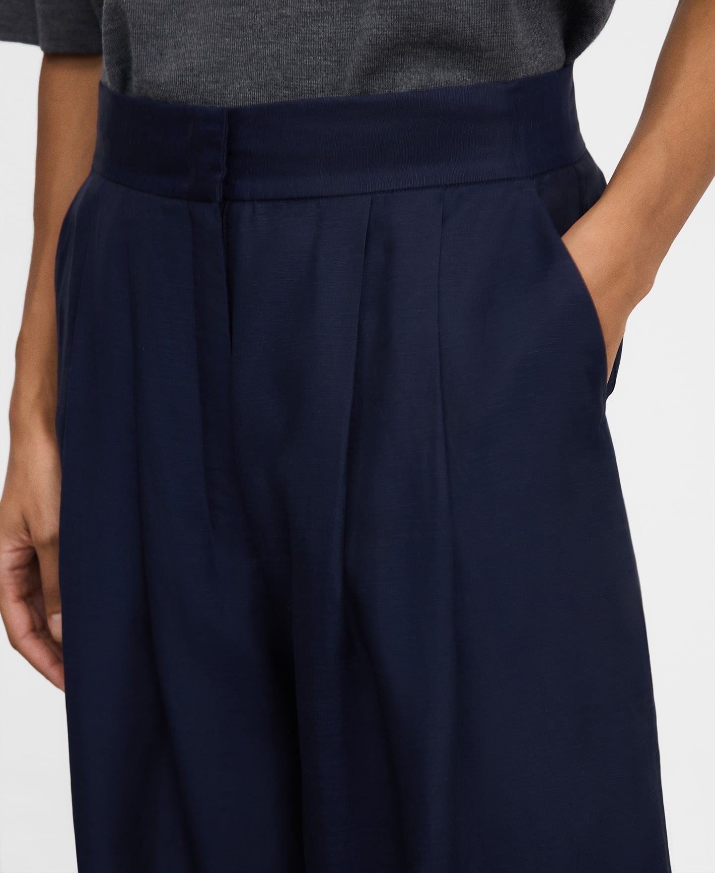 Double-pleated wide-leg trousers image number 3