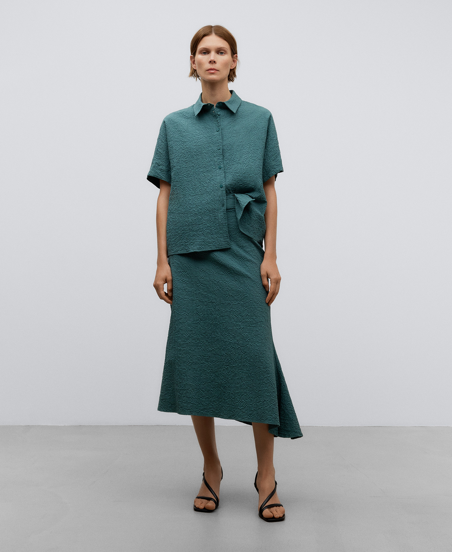 Jupe asymétrique en coton vert pour femme image number 1